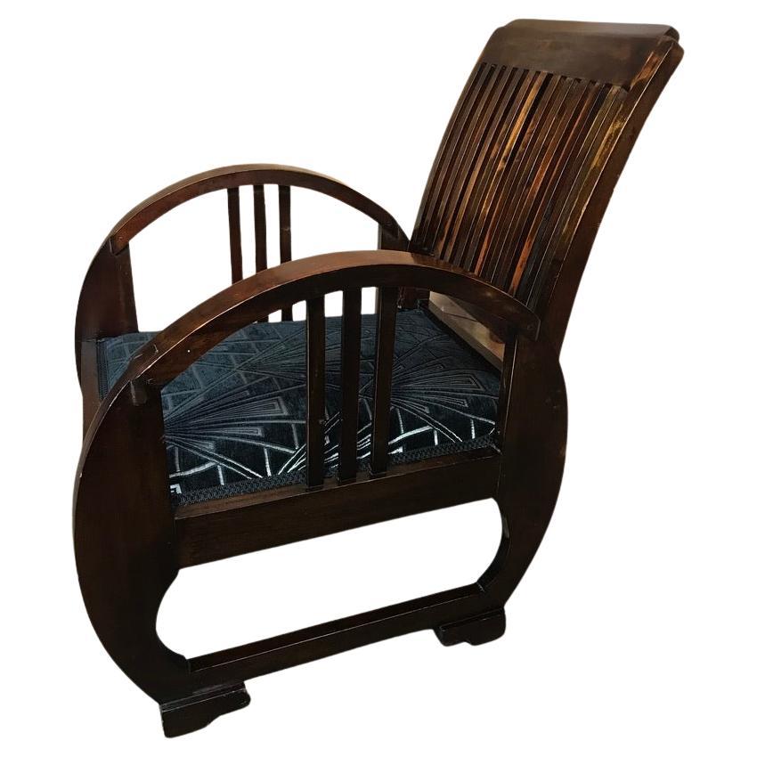 Poltrona francese vintage in legno Art Deco, 1930

La poltrona originale è in ottime condizioni, l'abbiamo fatta rivestire di recente, ha una bella forma Art Deco ed è molto comoda per sedersi.