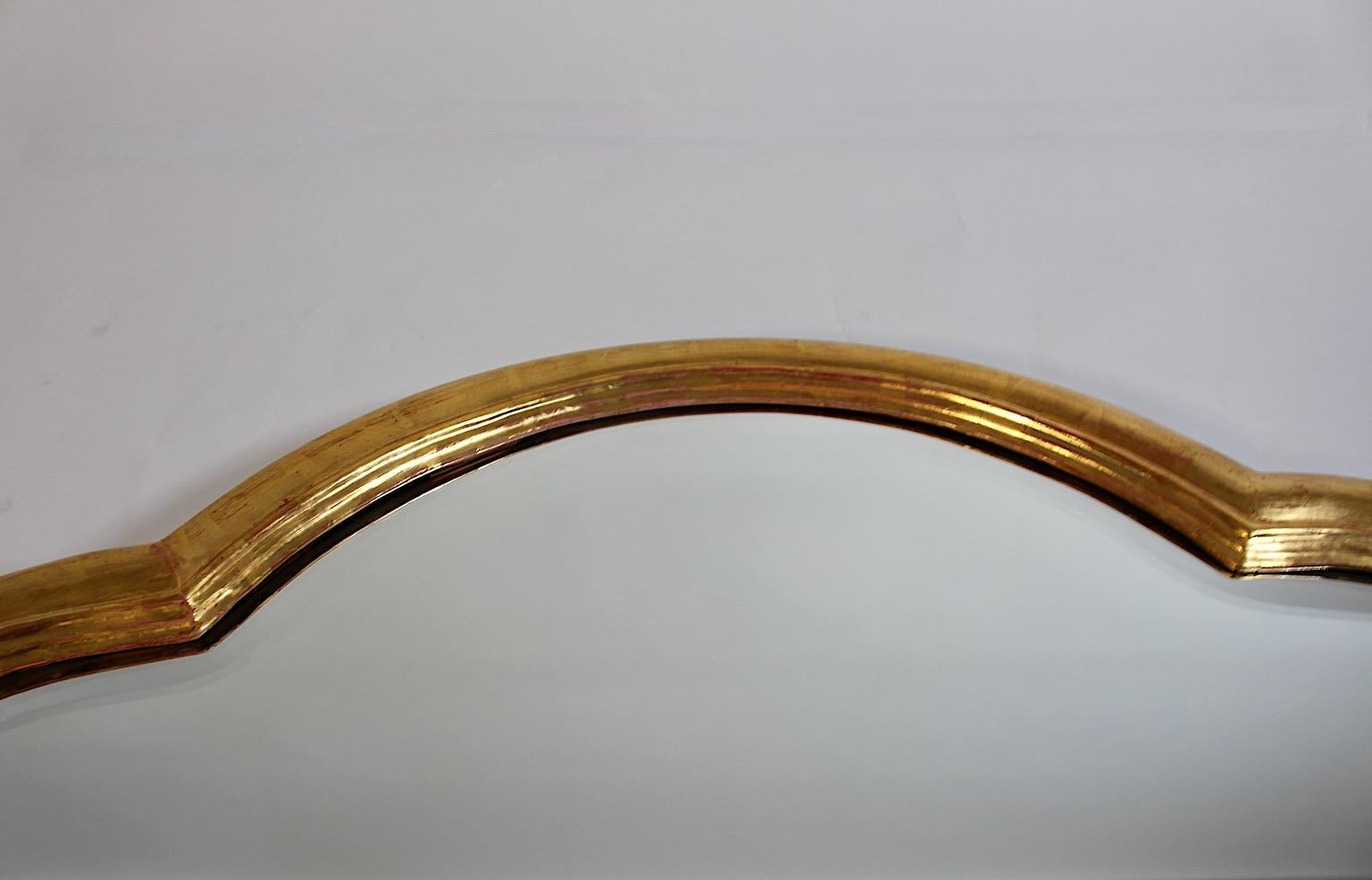 Miroir ovale vintage Art Déco à feuilles de trèfle en bois doré, Vienne, années 1920 en vente 4
