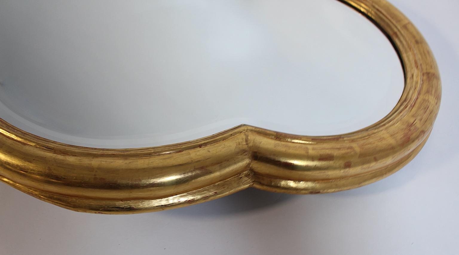 Miroir ovale vintage Art Déco à feuilles de trèfle en bois doré, Vienne, années 1920 en vente 5