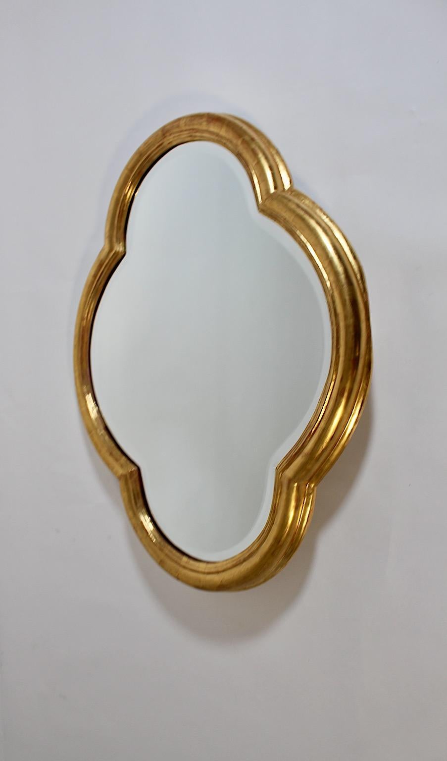 Miroir ovale vintage Art Déco à feuilles de trèfle en bois doré, Vienne, années 1920 en vente 7