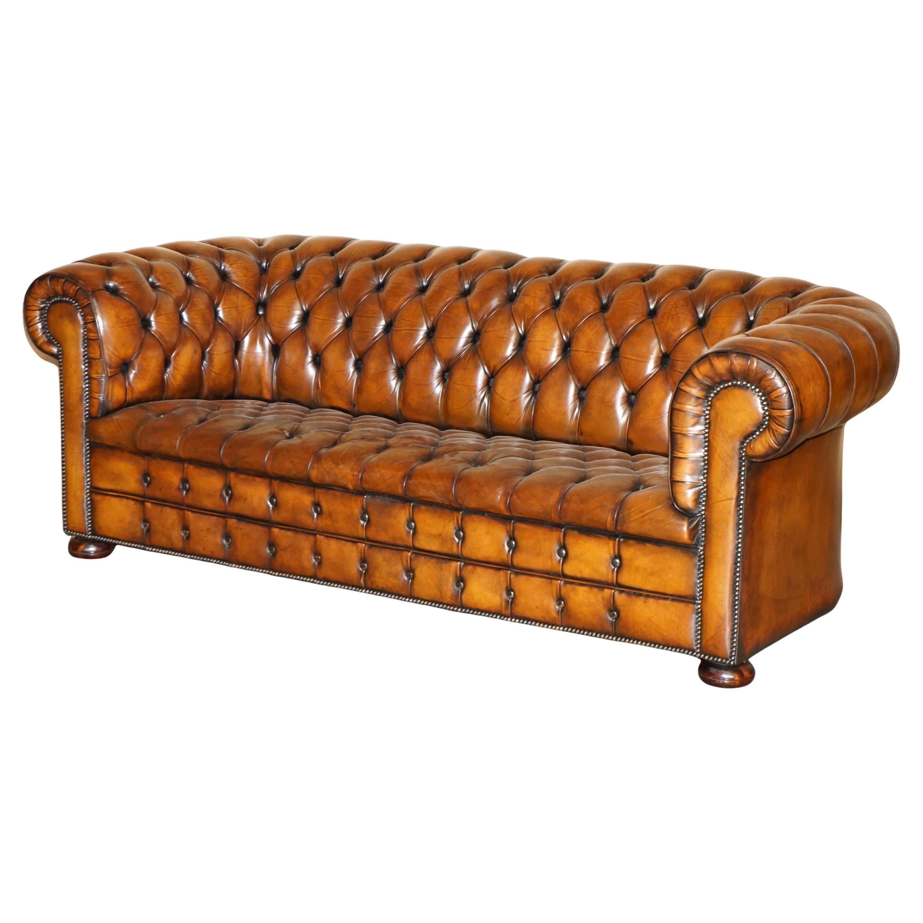 ART DECO ViNTAGE TEÑIDO A MANO COMPLETAMENTE RESTAURADO CUERO MARRÓN BLANCO SOFA CHESTERFIELD