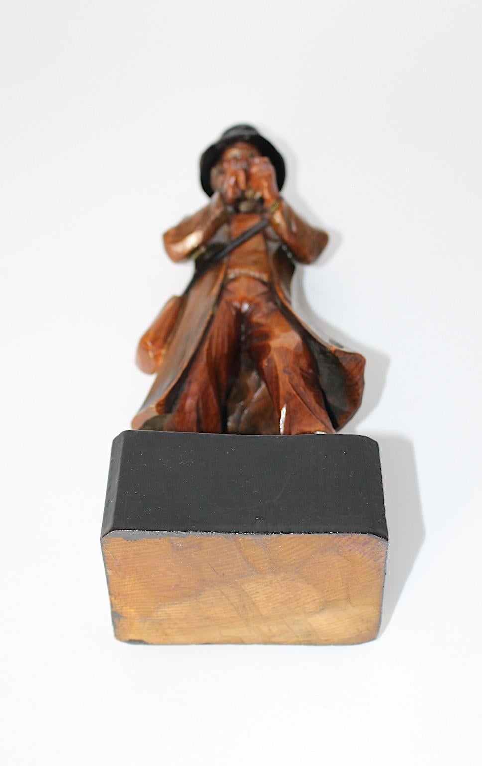 Figurative Vintage-Skulptur aus geschnitztem Limonenholz, Lumpacivagabundus, Art déco, 1930er Jahre im Angebot 11