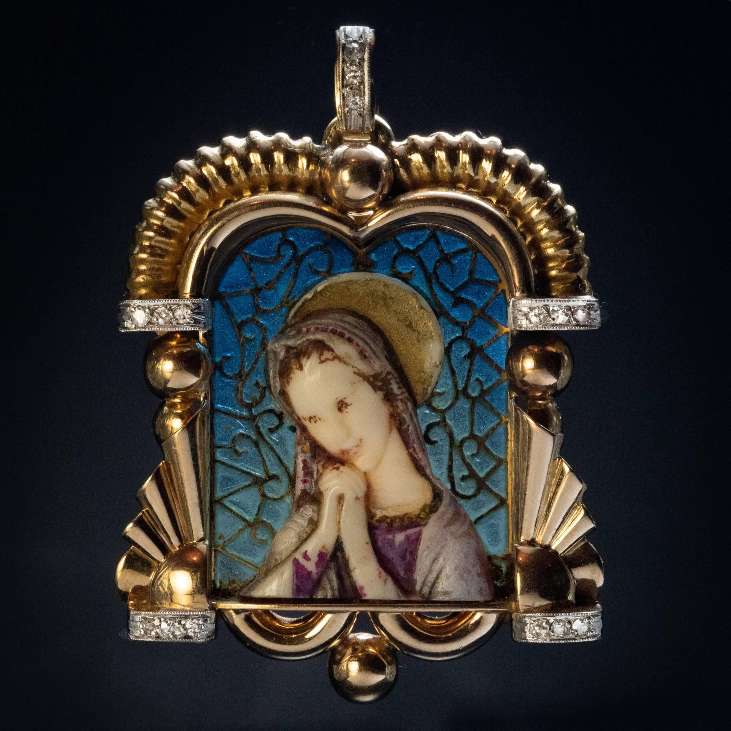 Art Deco Vintage Madonna Plique-a-Jour Emaille-Anhänger (Alteuropäischer Brillantschliff) im Angebot