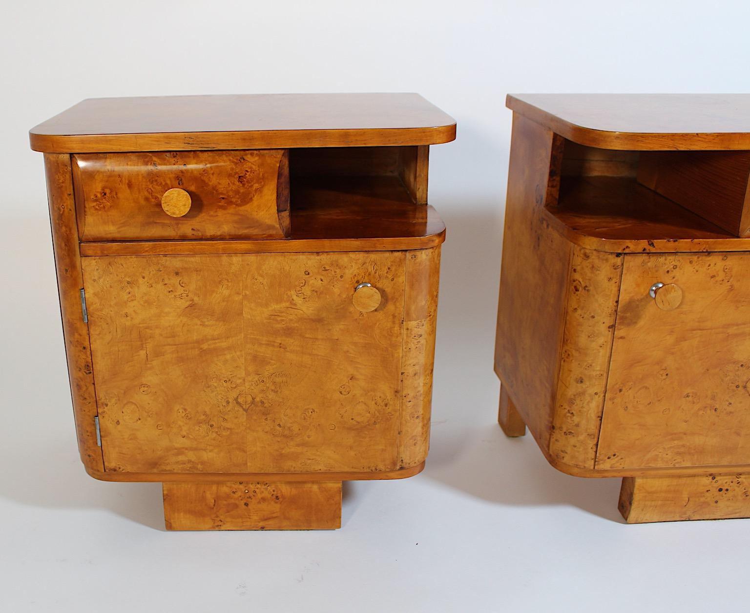 Art Deco Vintage Nachttische Paar Duo Licht Brown Pappel Root Wood 1930er Jahre Österreich (Furnier)