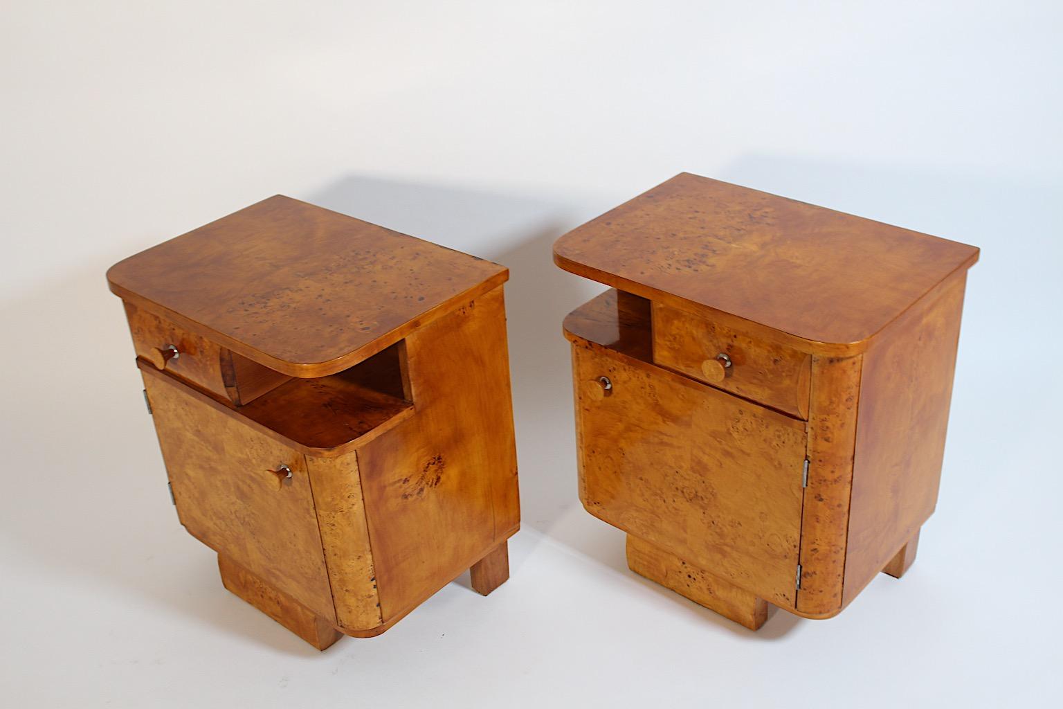 Art Deco Vintage Nachttische Paar Duo Licht Brown Pappel Root Wood 1930er Jahre Österreich im Zustand „Gut“ in Vienna, AT