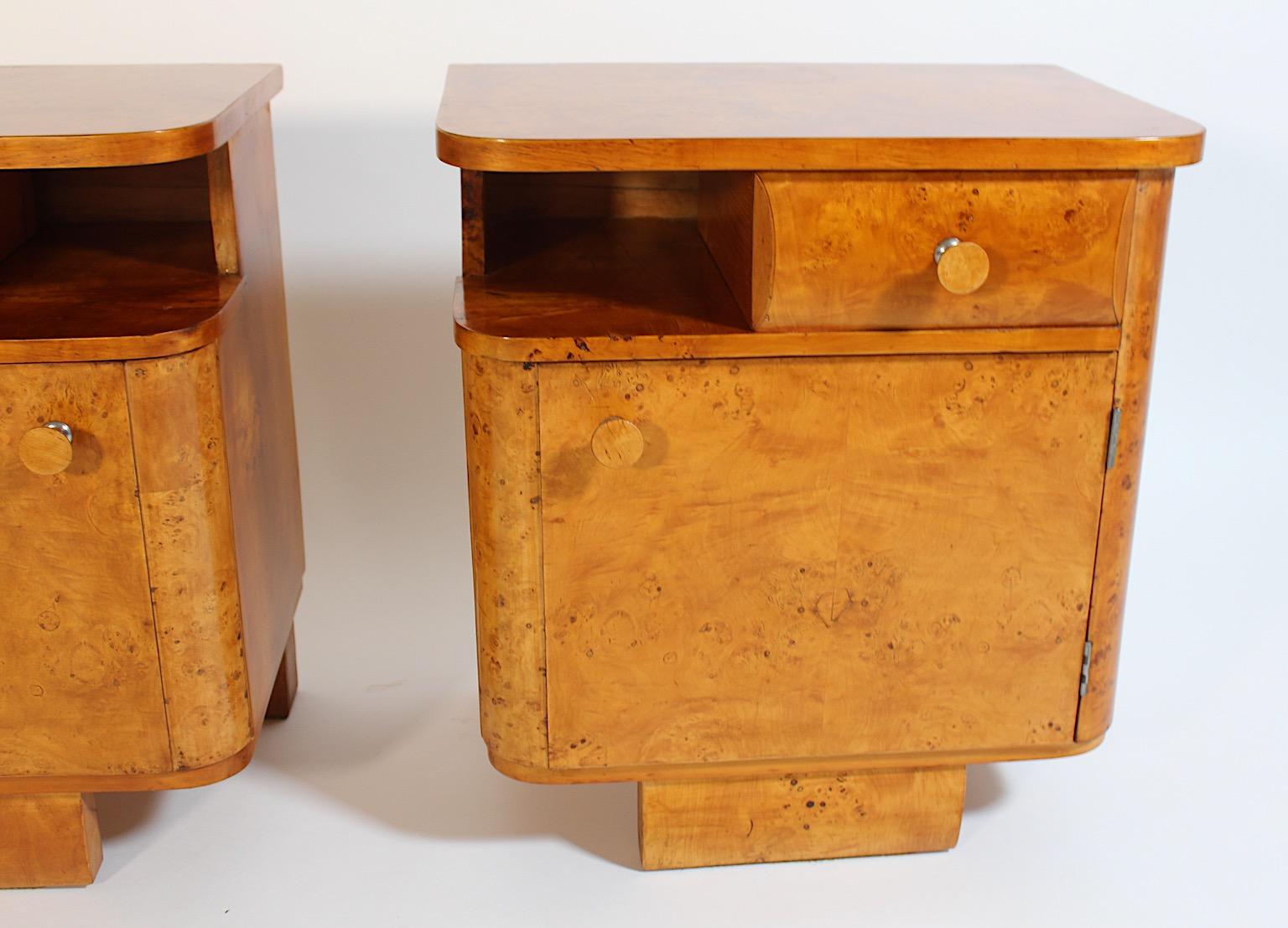 Art Deco Vintage Nachttische Paar Duo Licht Brown Pappel Root Wood 1930er Jahre Österreich (Mitte des 20. Jahrhunderts)