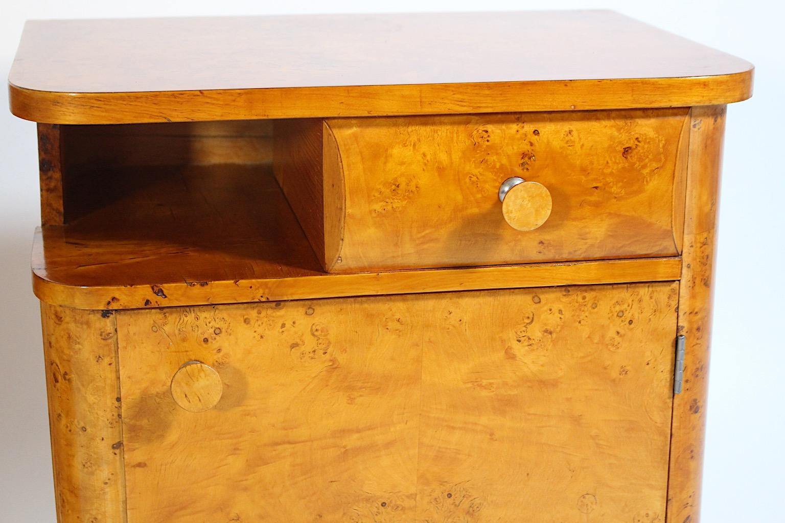 Art Deco Vintage Nachttische Paar Duo Licht Brown Pappel Root Wood 1930er Jahre Österreich (Pappelholz)