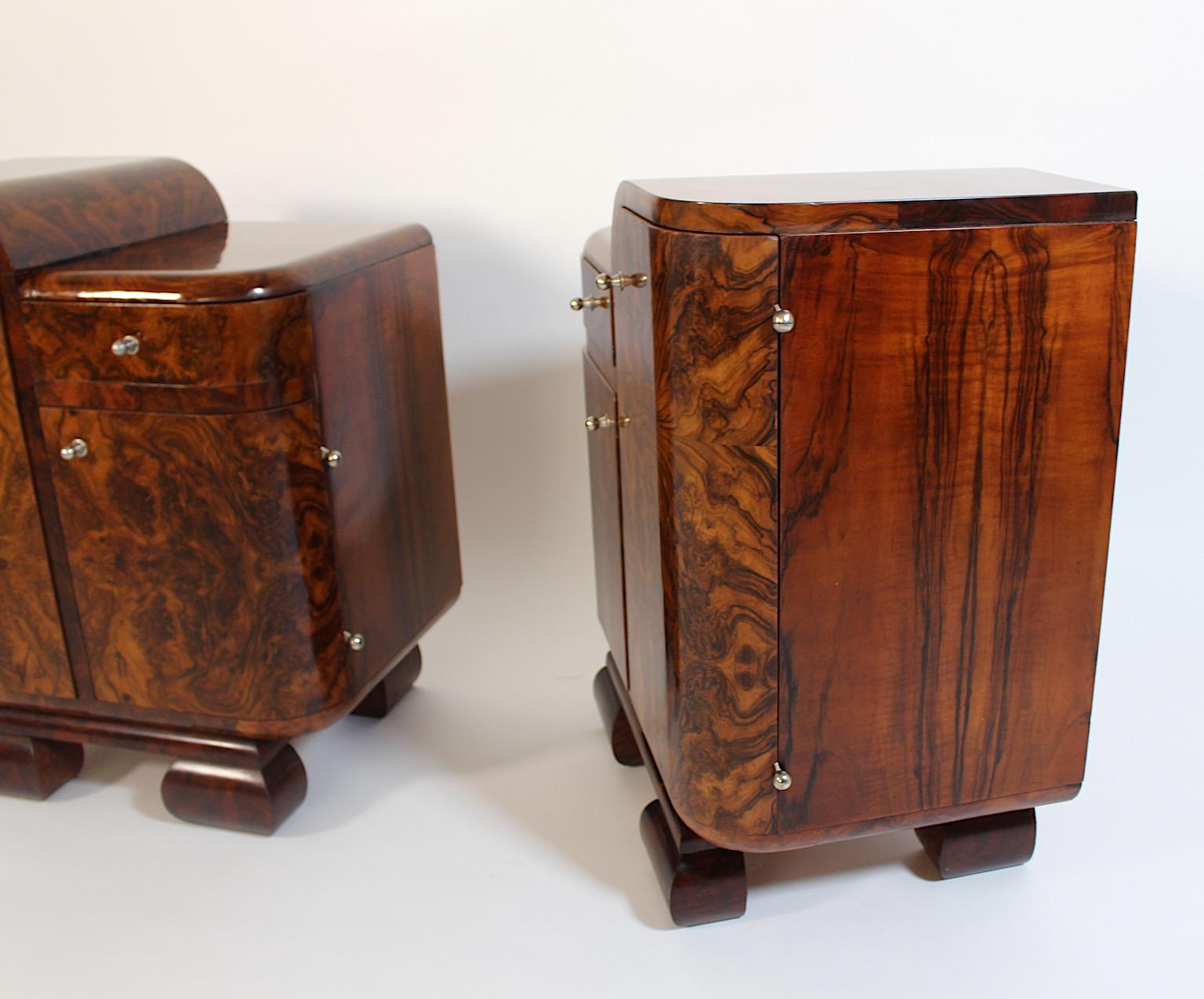 Paar Art-Déco-Vintage-Nachttische Duo, Nussbaum, Nickel, 1930er Jahre, Österreich im Angebot 4
