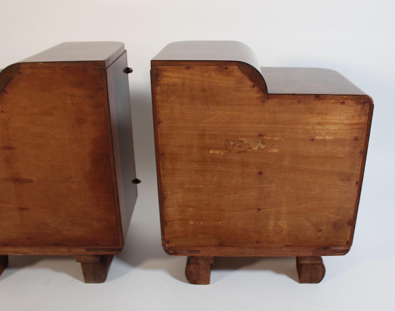 Paar Art-Déco-Vintage-Nachttische Duo, Nussbaum, Nickel, 1930er Jahre, Österreich im Angebot 11