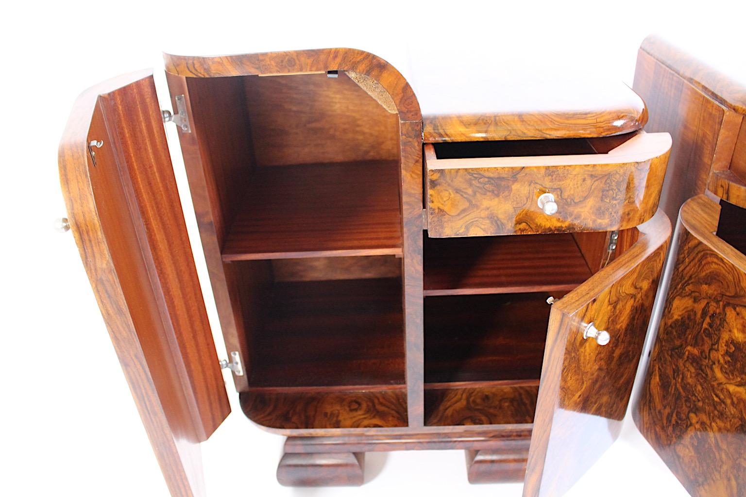 Paar Art-Déco-Vintage-Nachttische Duo, Nussbaum, Nickel, 1930er Jahre, Österreich im Angebot 1