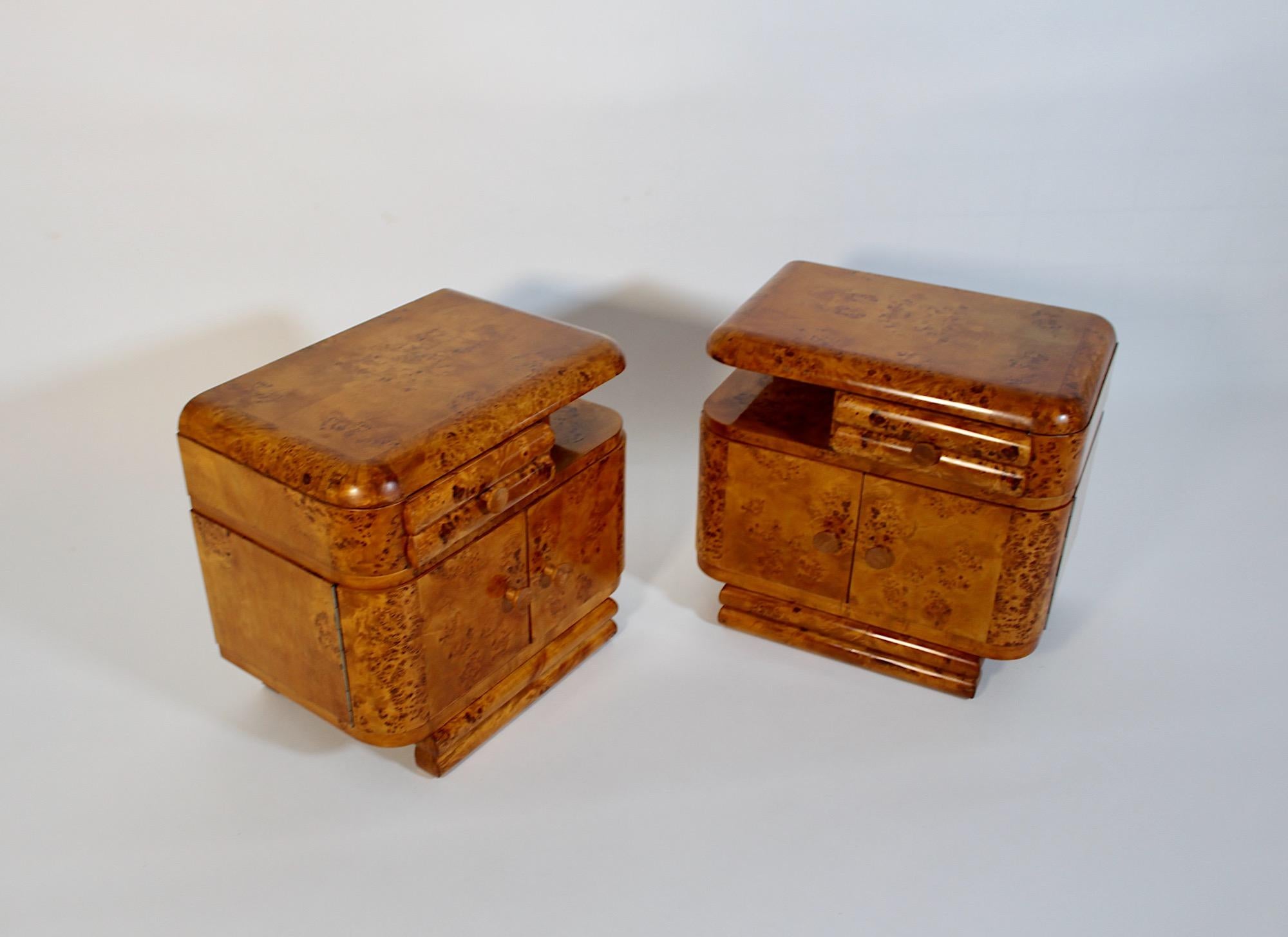 Art of Vintage Paire de tables de nuit en bois de peuplier doux et brun 1930s Vienna en vente 4