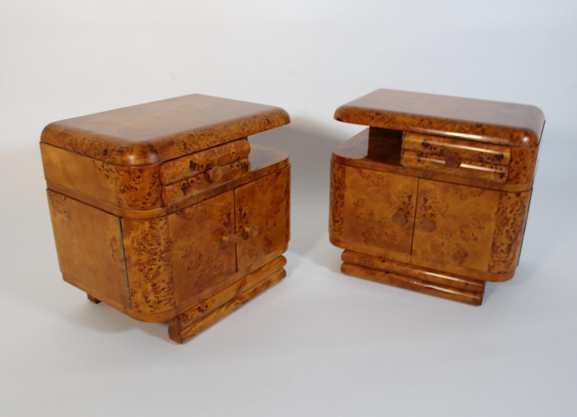 Art of Vintage Paire de tables de nuit en bois de peuplier doux et brun 1930s Vienna en vente 5
