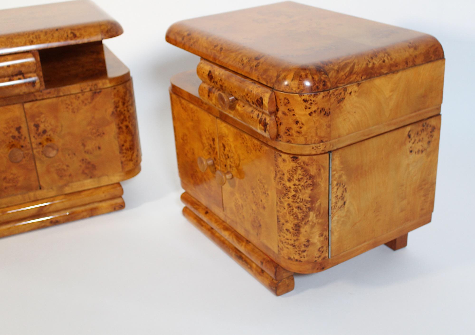 Art of Vintage Paire de tables de nuit en bois de peuplier doux et brun 1930s Vienna en vente 6