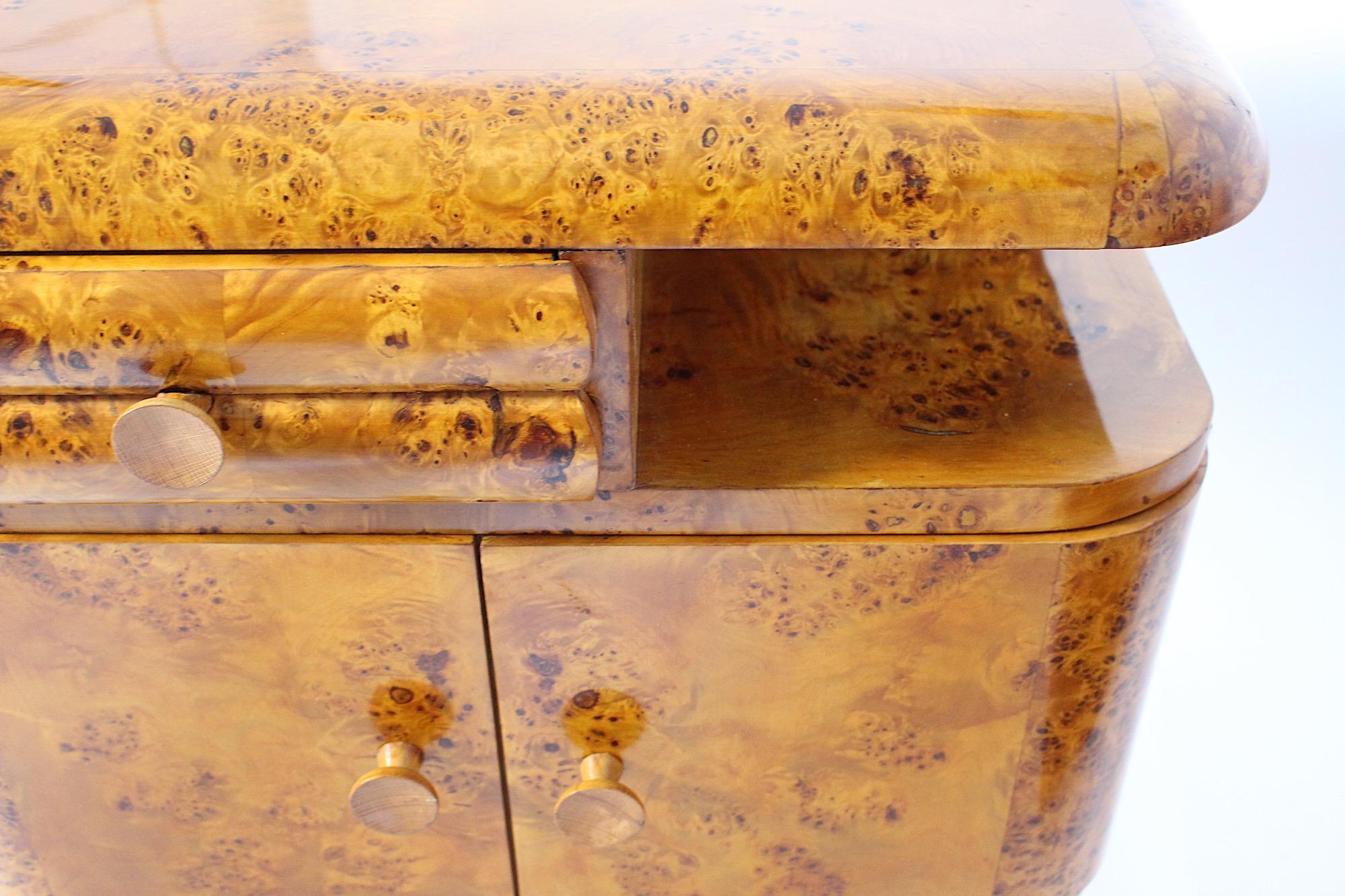 Art of Vintage Paire de tables de nuit en bois de peuplier doux et brun 1930s Vienna en vente 8