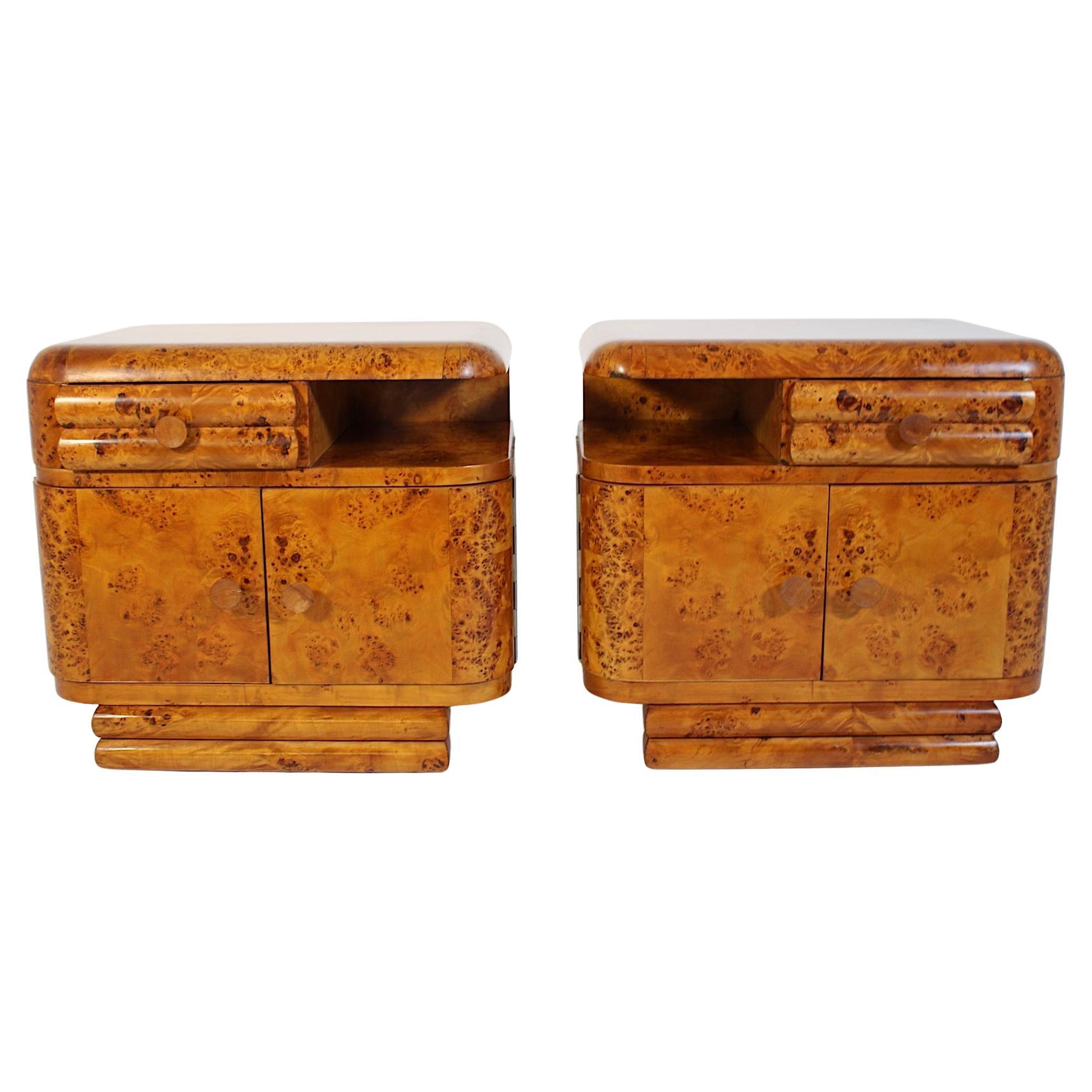 Art of Vintage Paire de tables de nuit en bois de peuplier doux et brun 1930s Vienna