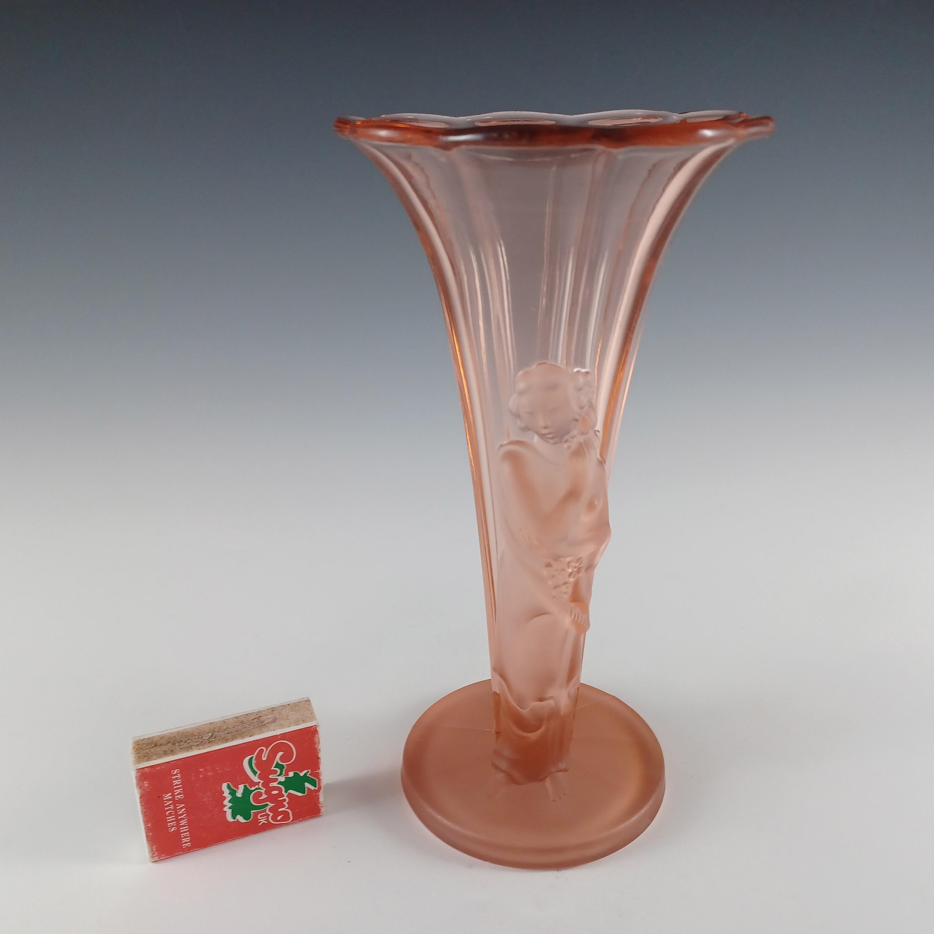 Vase vintage Art Déco rose dépoli pour femme orientale en vente 2