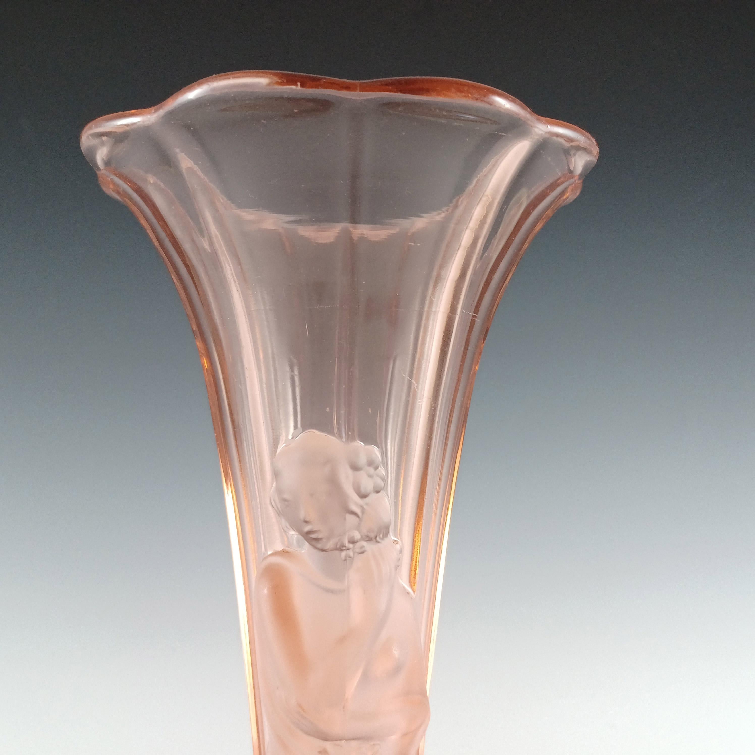 Milieu du XXe siècle Vase vintage Art Déco rose dépoli pour femme orientale en vente