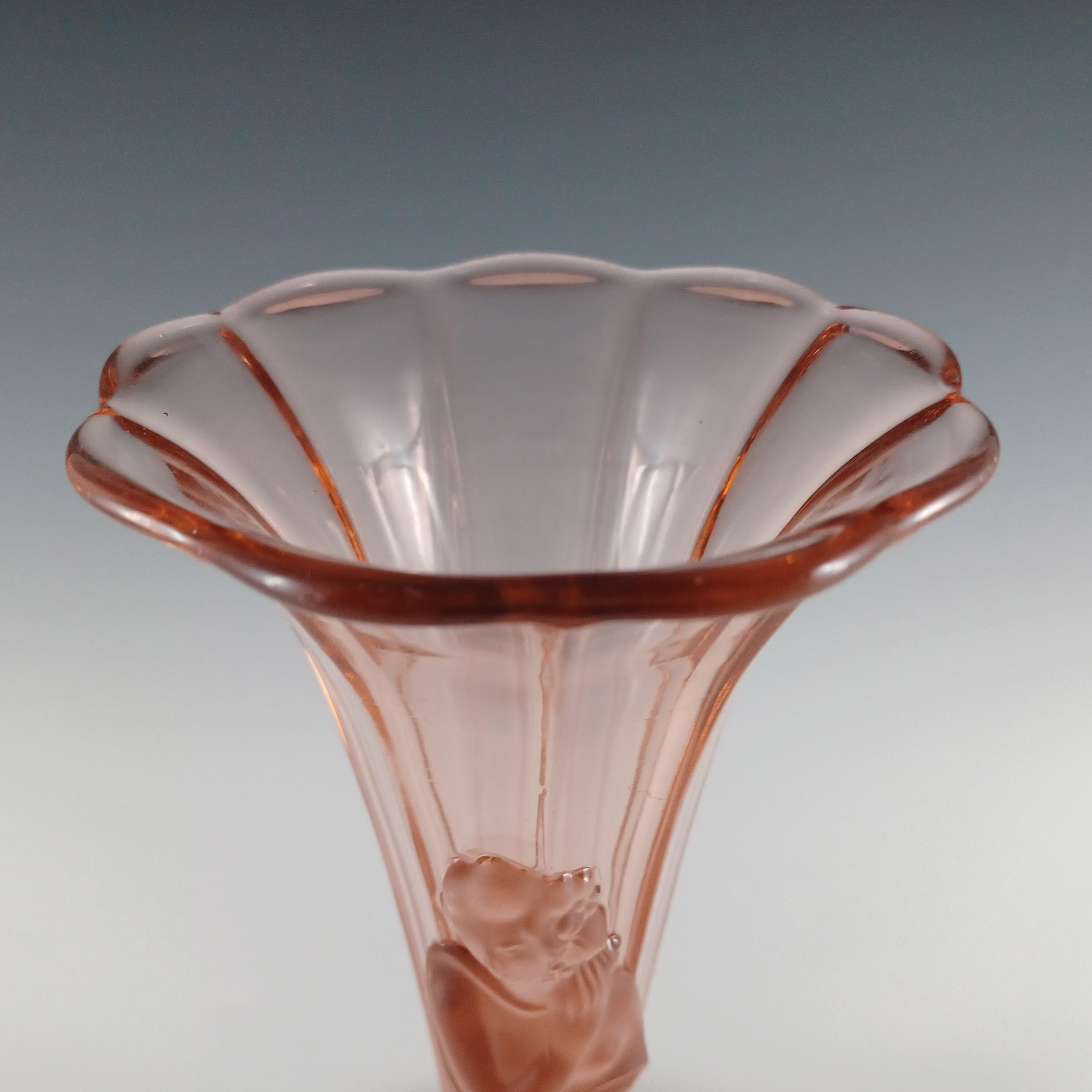 Verre Vase vintage Art Déco rose dépoli pour femme orientale en vente