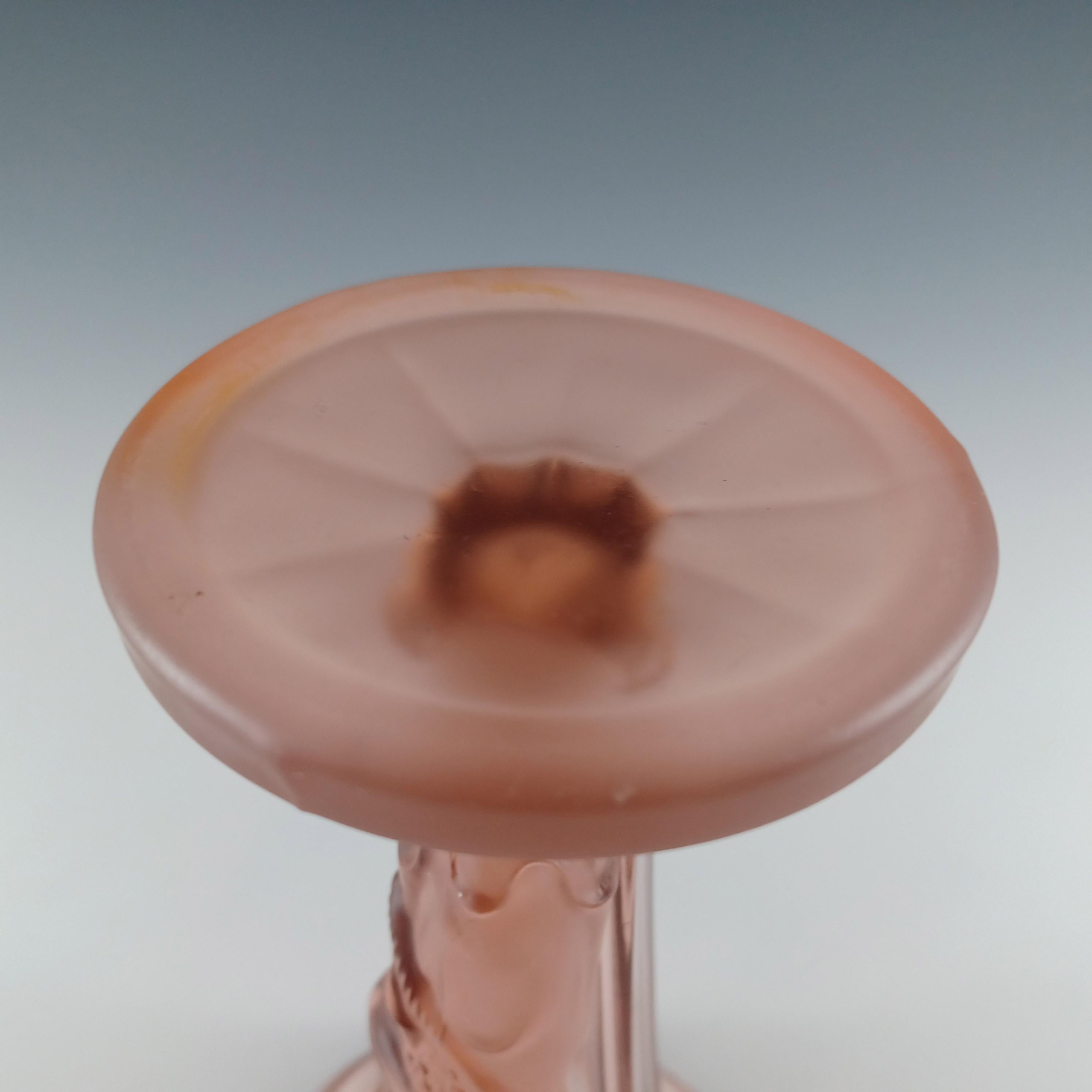 Vase vintage Art Déco rose dépoli pour femme orientale en vente 1