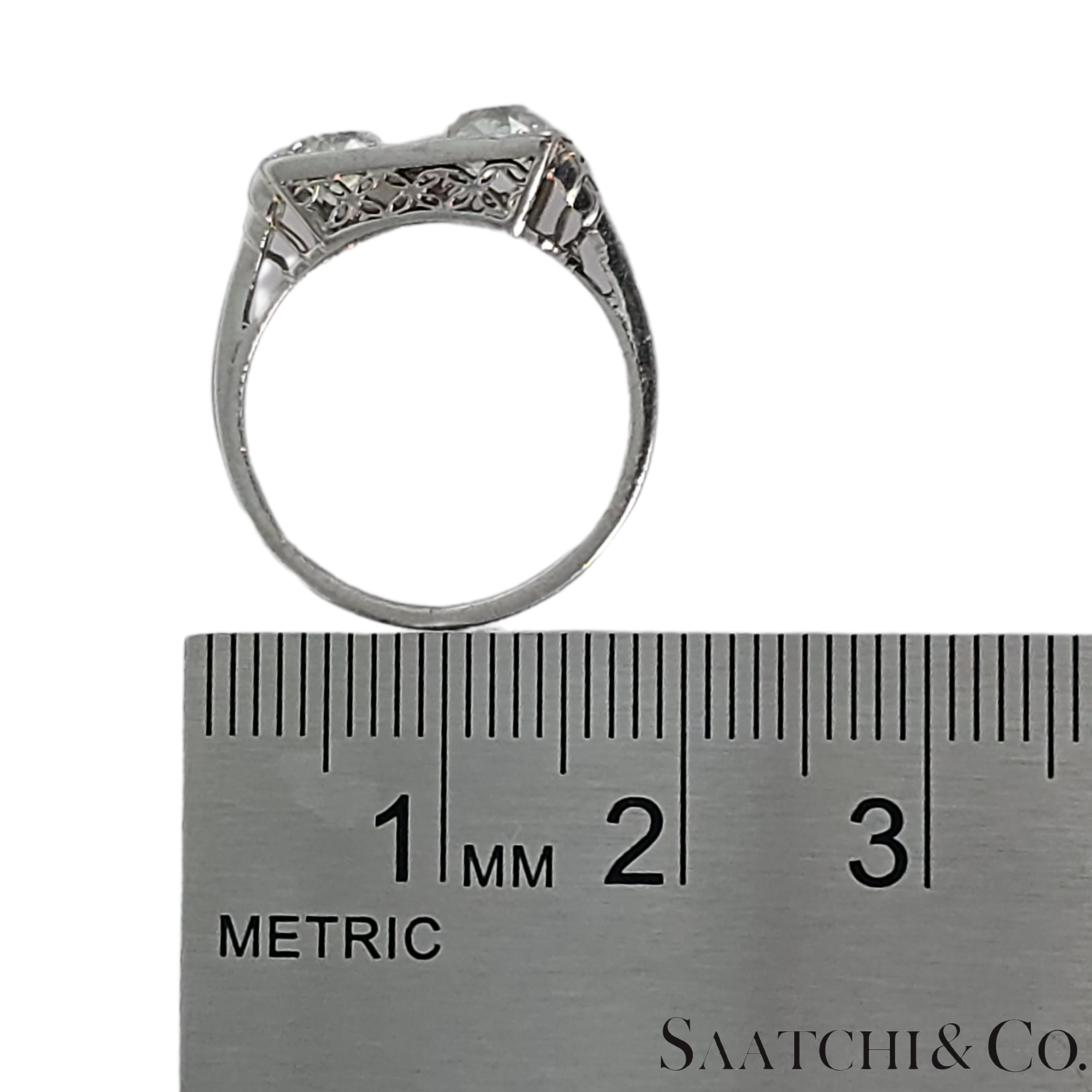 Anillo de diamantes Art Decó Vintage en platino en venta 7