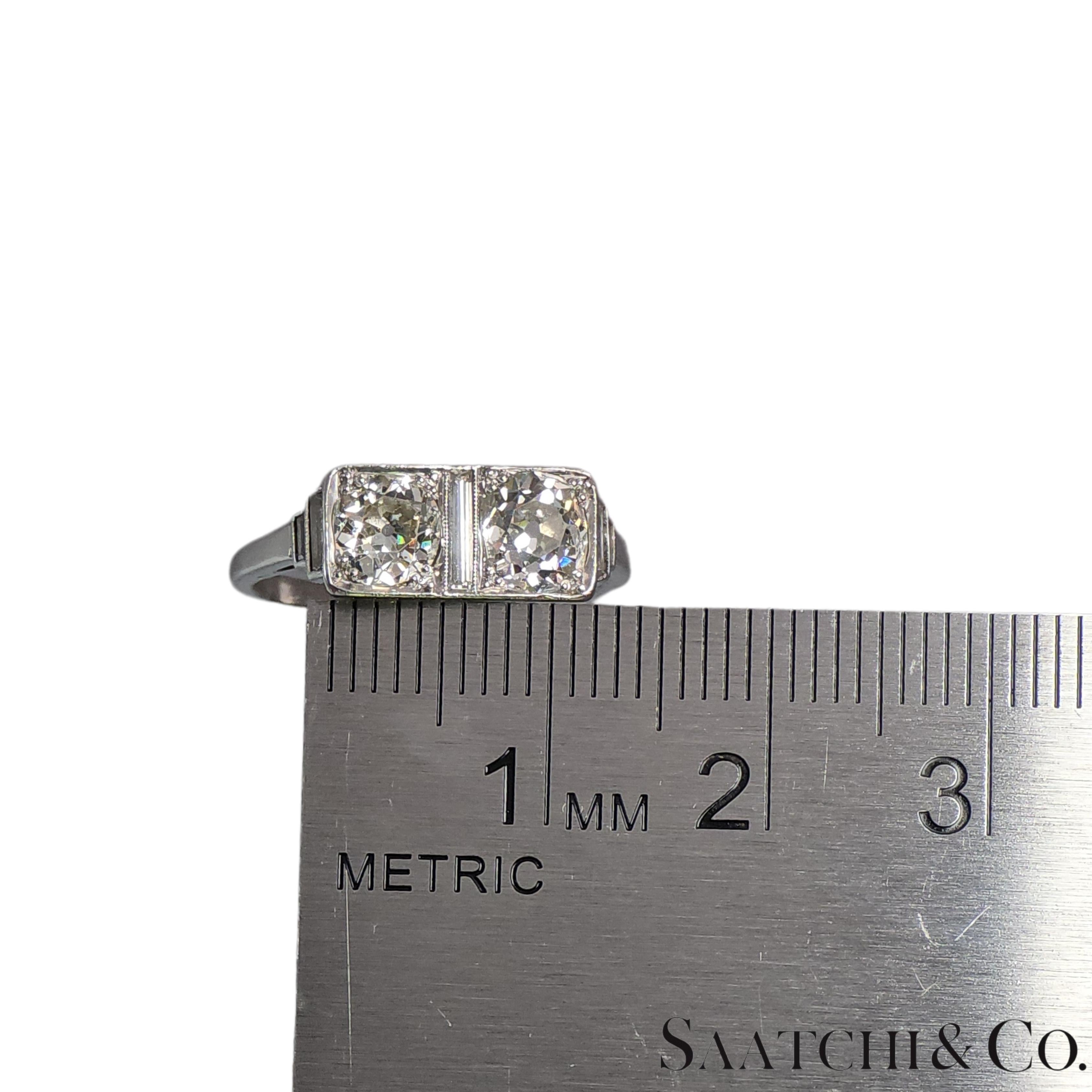 Anillo de diamantes Art Decó Vintage en platino en venta 8