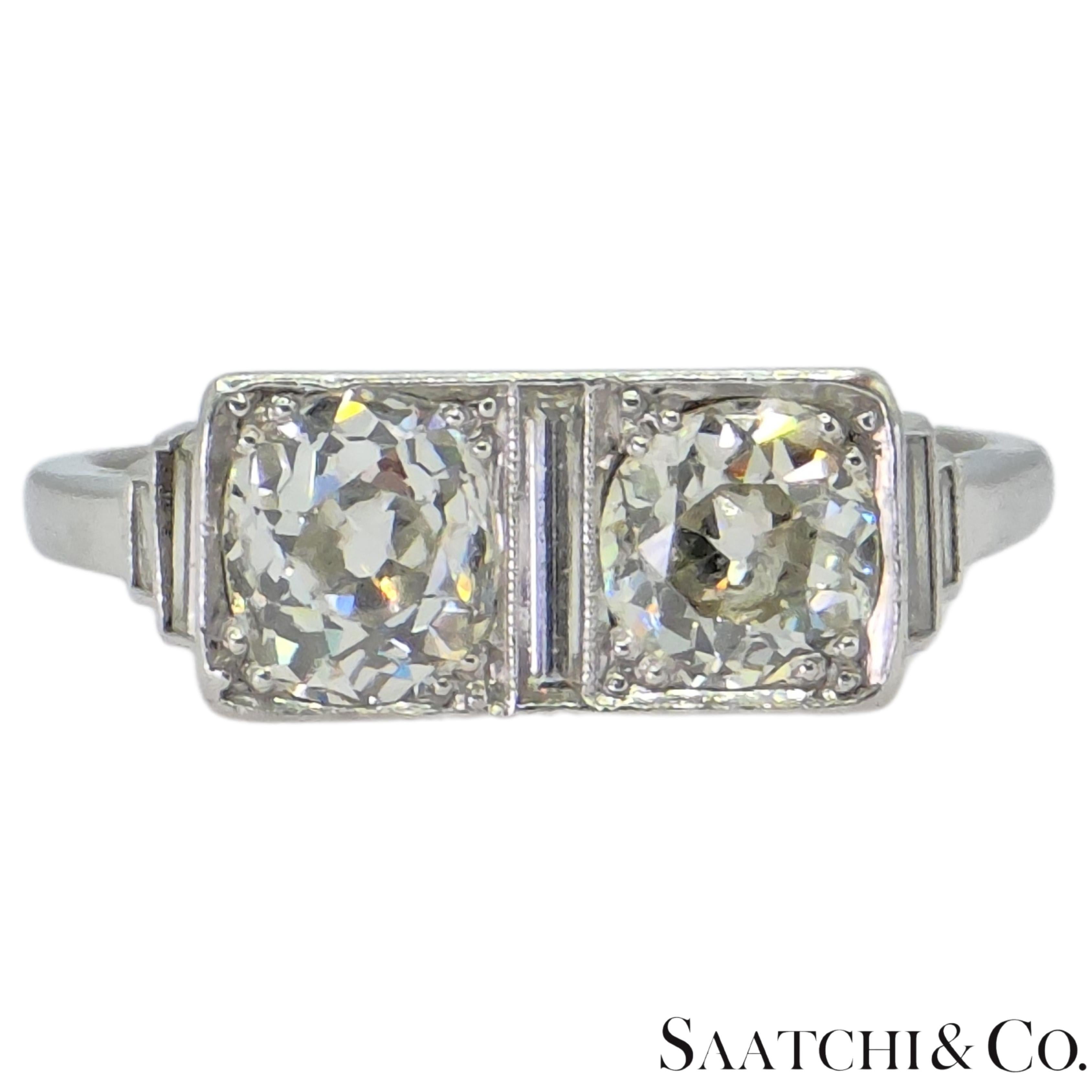 Anillo de diamantes Art Decó Vintage en platino en Excelente estado para la venta en New York, NY