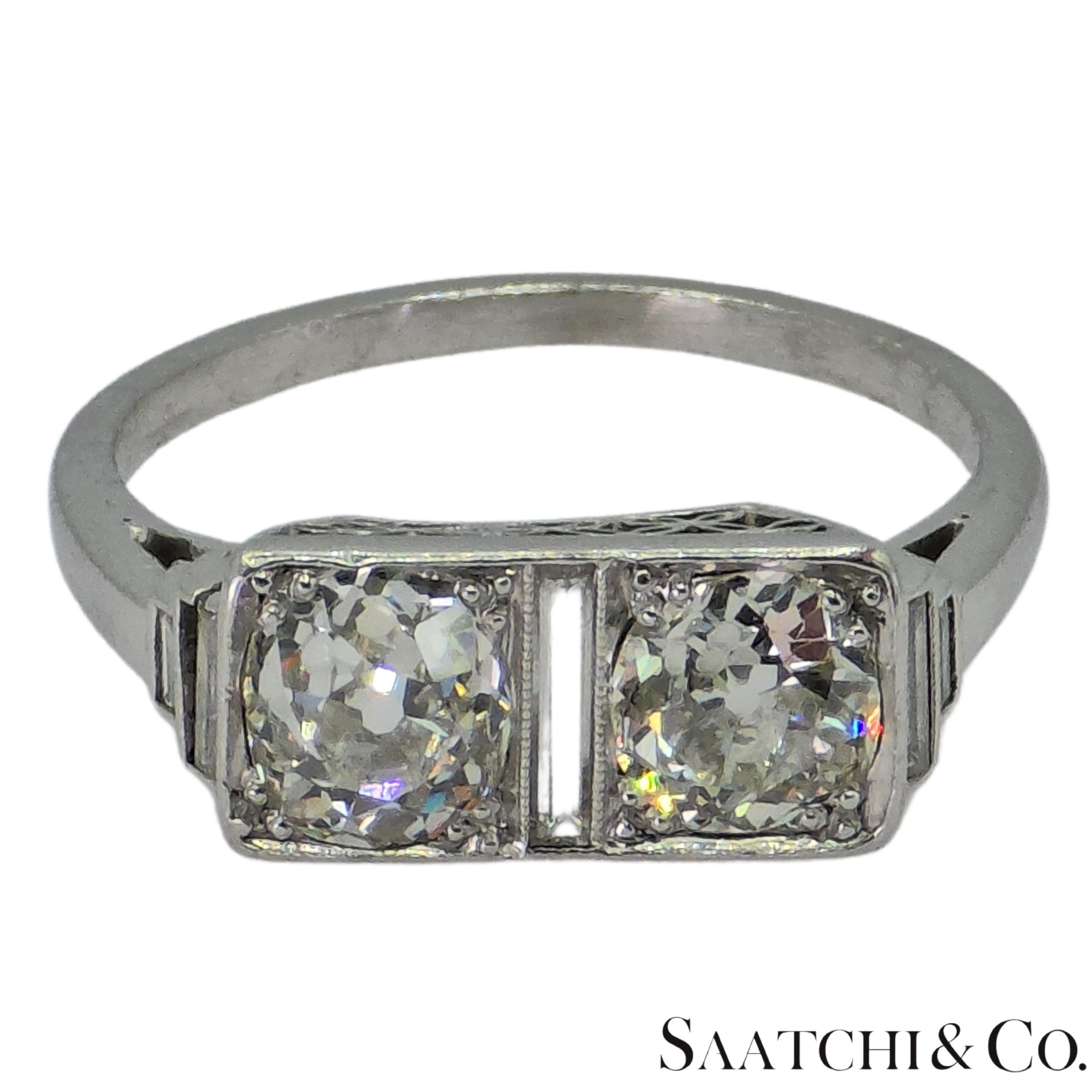 Anillo de diamantes Art Decó Vintage en platino en venta 1