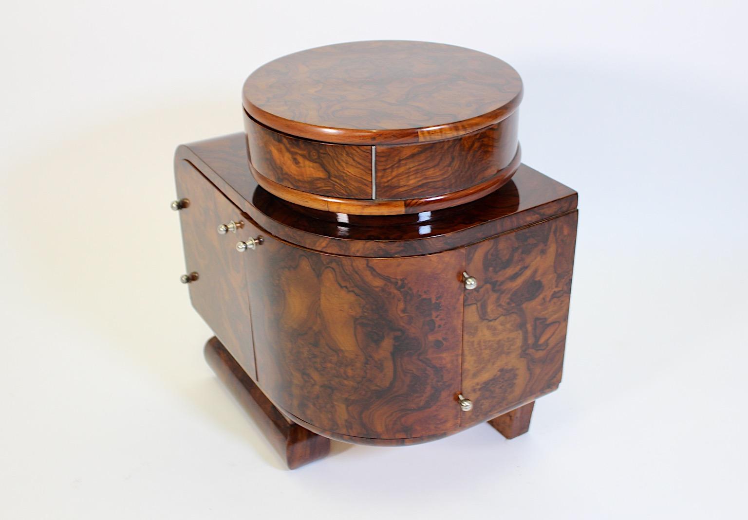 Art of Vintage Marrone Lucido Noce Nichel Cassapanca Geometrica c 1930 Vienna in vendita 10