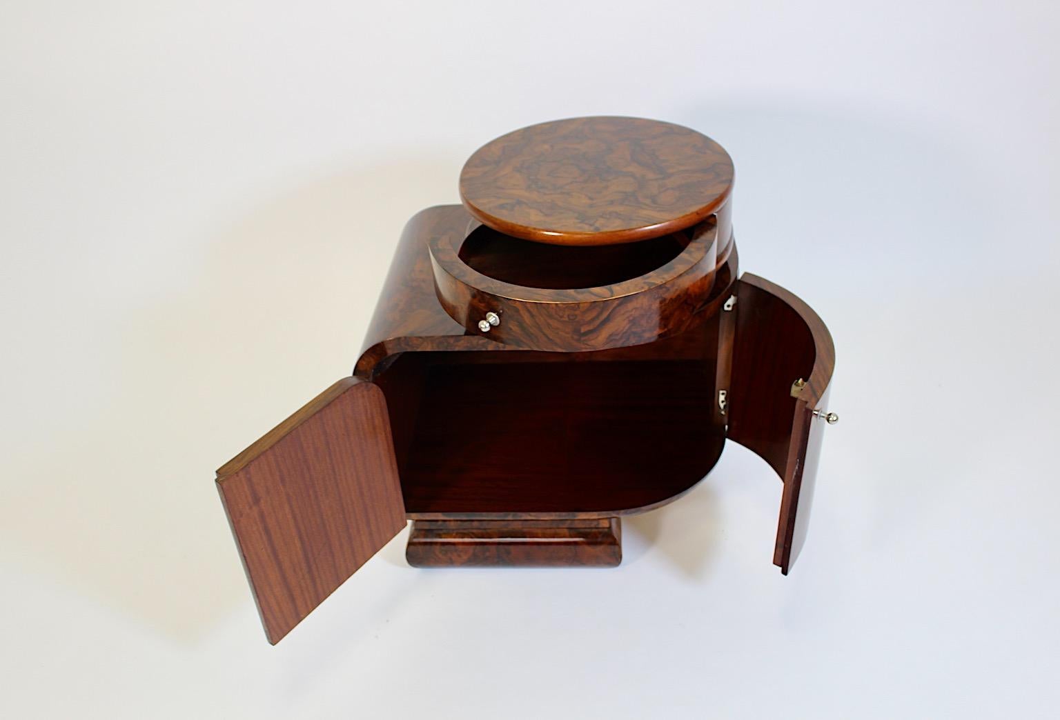 Art of Vintage Marrone Lucido Noce Nichel Cassapanca Geometrica c 1930 Vienna in vendita 1