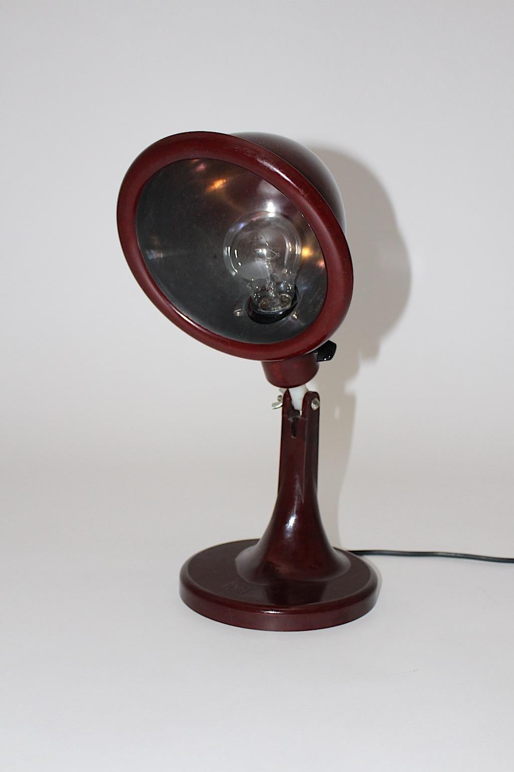 Art déco Lampe de bureau Art Déco vintage en bakélite rouge, années 1920, Allemagne en vente
