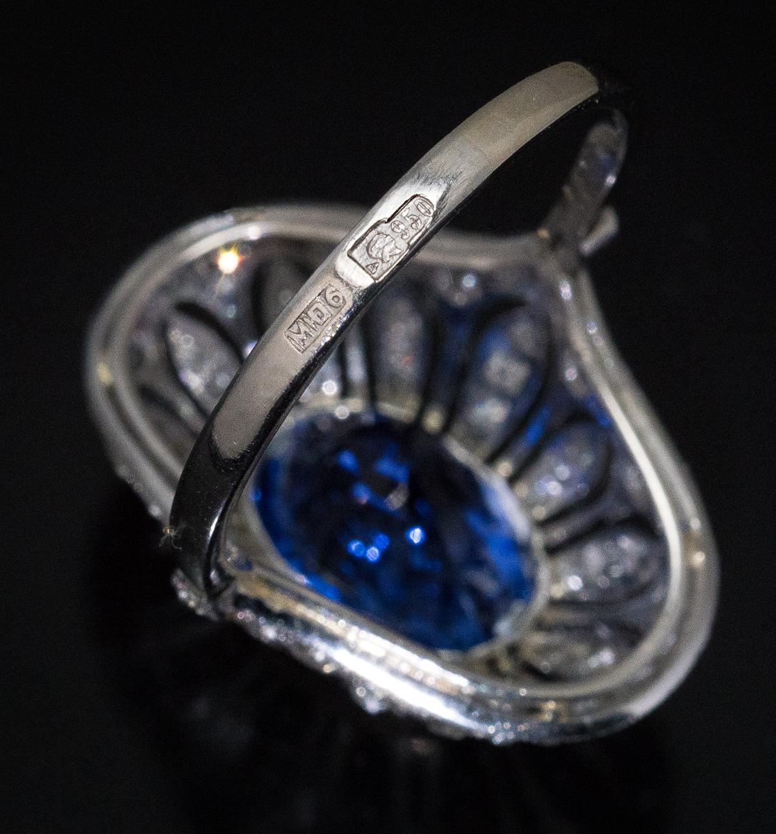 Art Deco Sapphire Diamond Platinum Ring In Excellent Condition In Chicago, IL