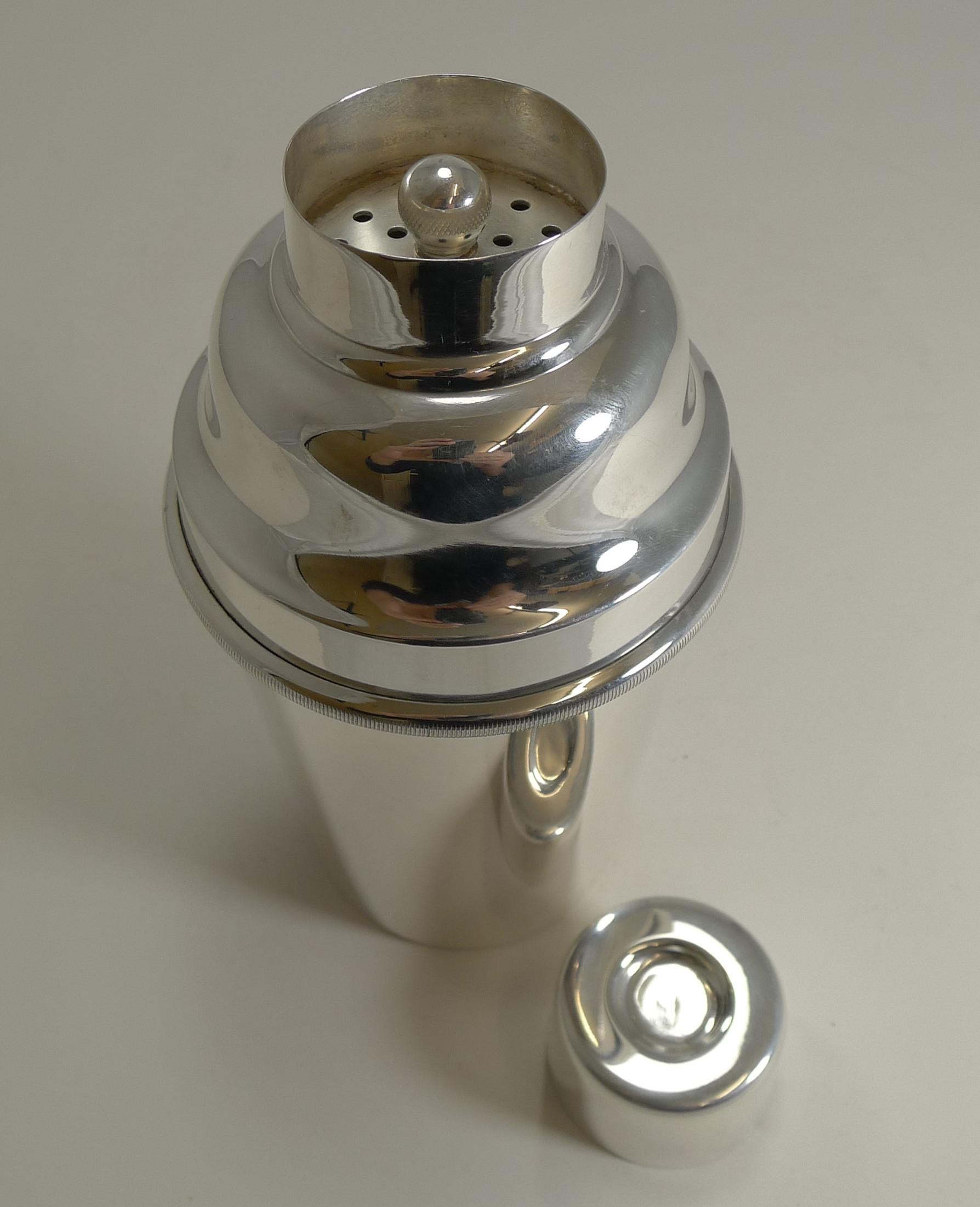 Art Deco Vintage Silver Plated Cocktail Shaker by Mappin and Webb, Ice Breaker In Good Condition In Bath, GB