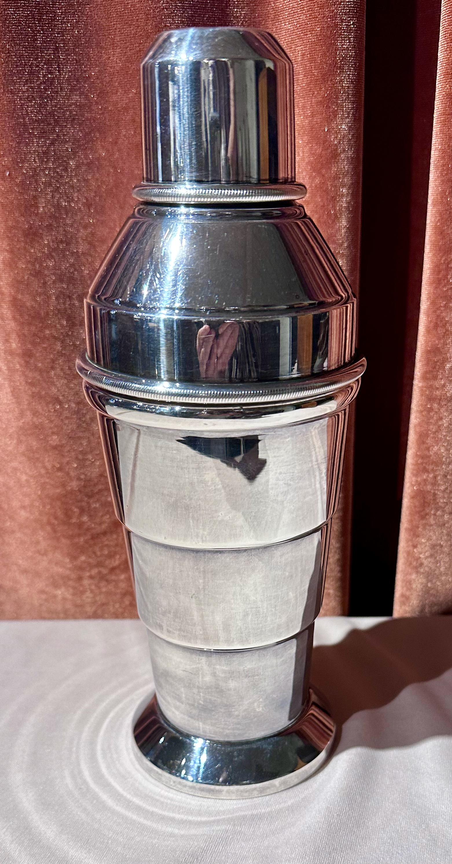 Art Deco Vintage Silver Plated  Stepped Cocktail Shaker by A L Davenport Ltd. Made in England this very high quality stepped style shaker would make any mixologist or collector proud. The quality of the silver finish is great, marked E.P.N.S.