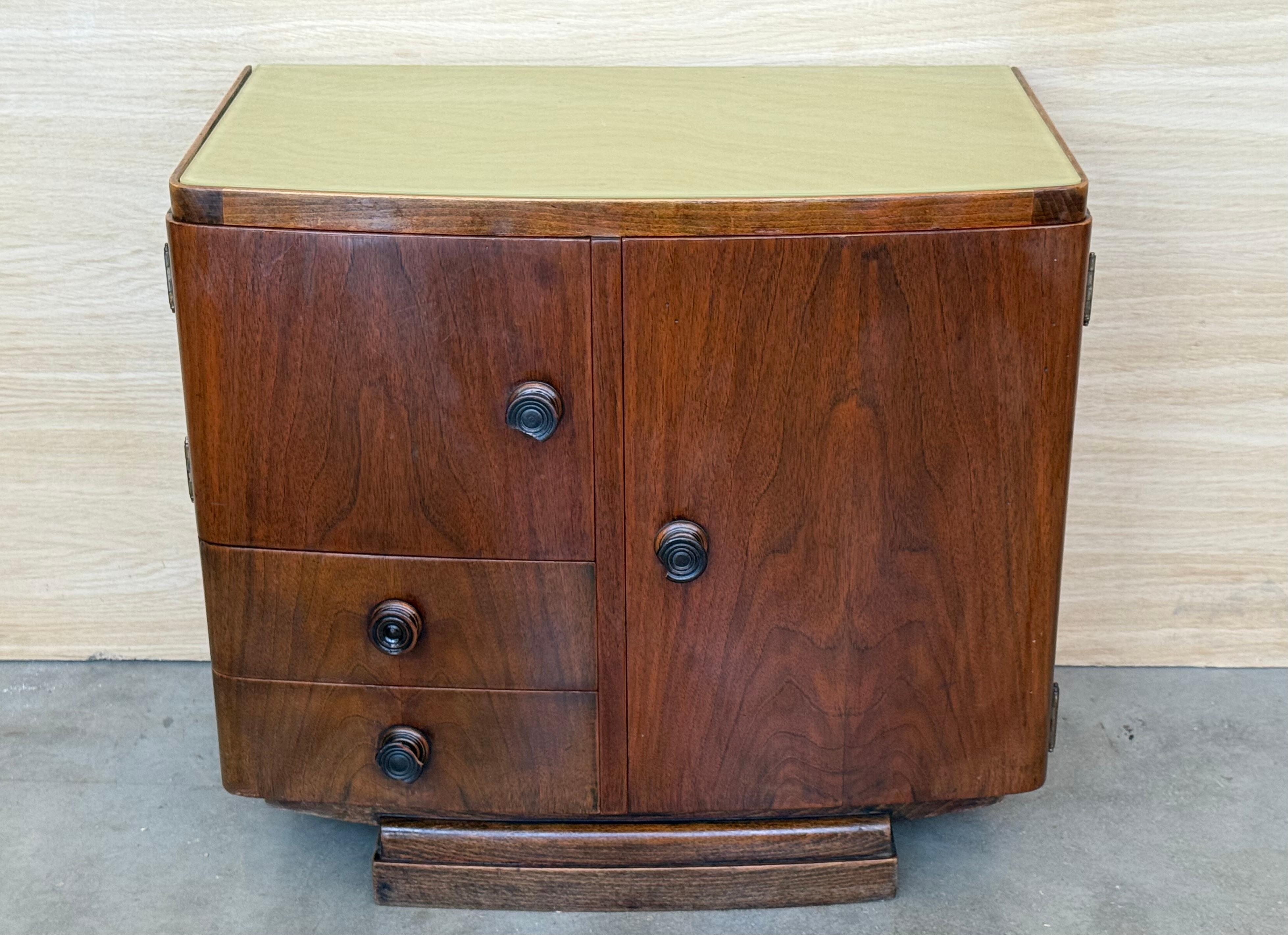 Art déco Art Deco Vintage Noyer Espagnol  Tables de nuit 1930 , Signé en vente