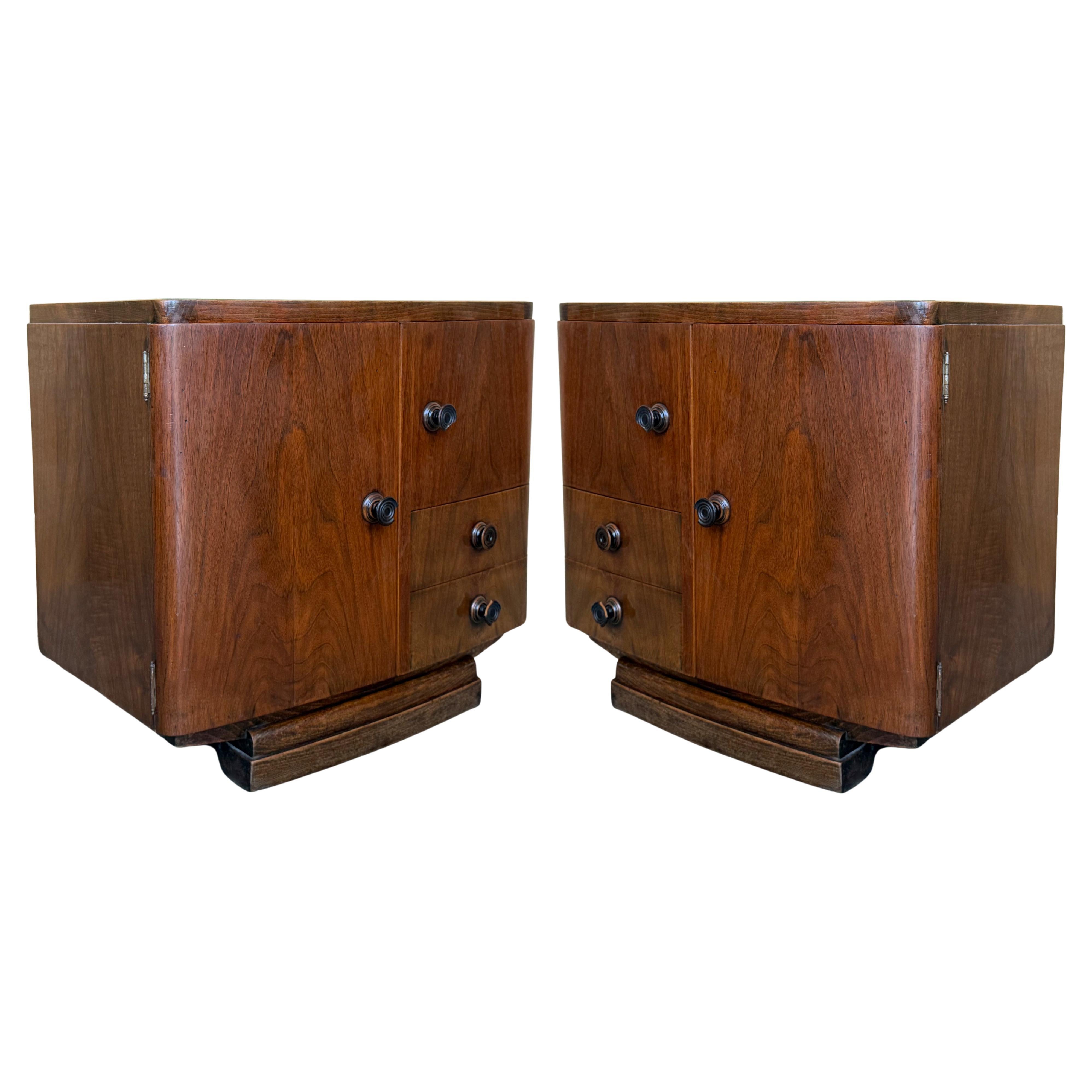 Art Deco Vintage Noyer Espagnol  Tables de nuit 1930 , Signé