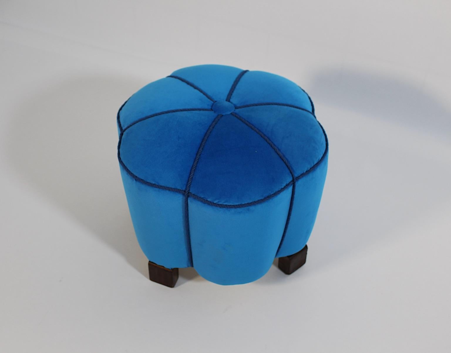 Art Decó Vintage Estrellado como Puf Taburete Haya Azul Terciopelo 1930s Austria mediados del siglo XX en venta