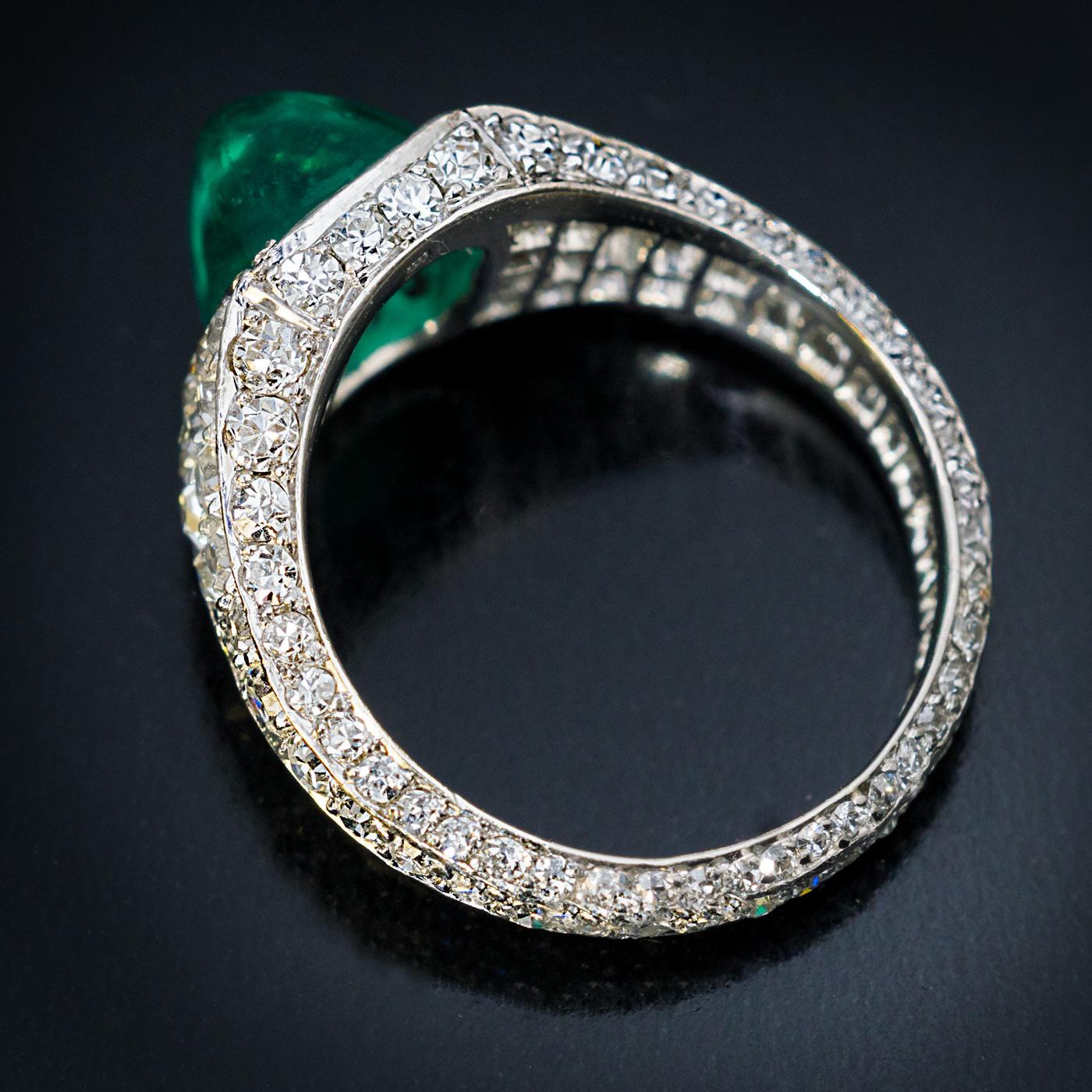 Art Deco Vintage Sugarloaf Emerald Diamond Platinum Engagement Ring In Excellent Condition In Chicago, IL