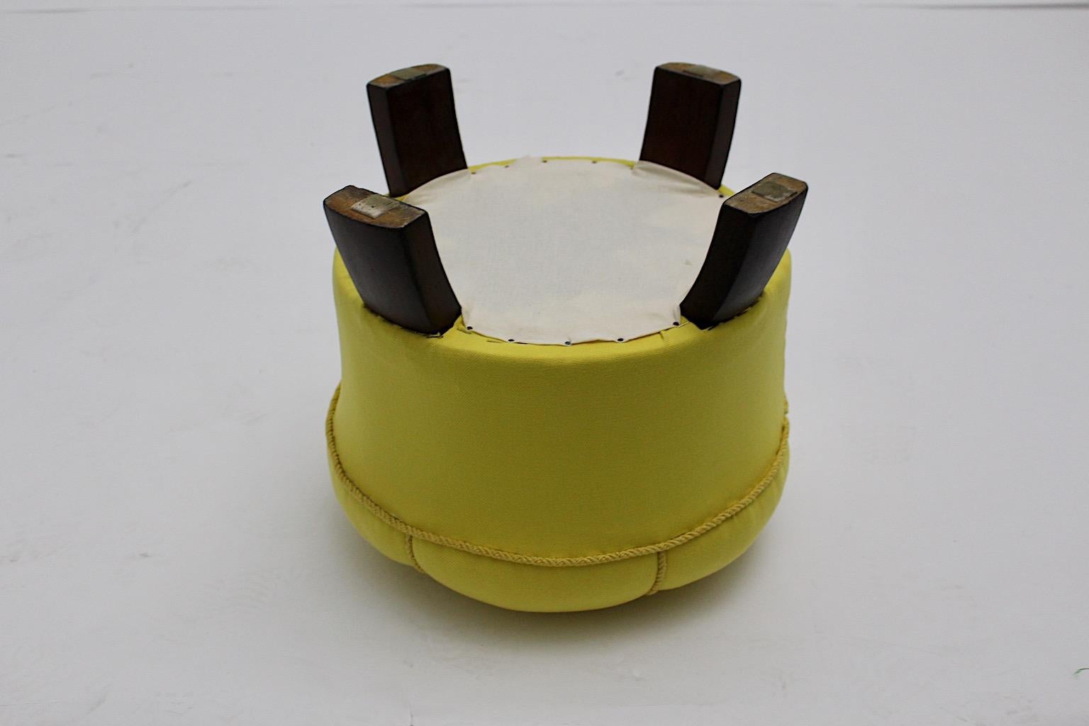 Tissu Art of Vintage Sunny Vintage Yellow Beeche Pouf Tabouret Austria 1930s en vente