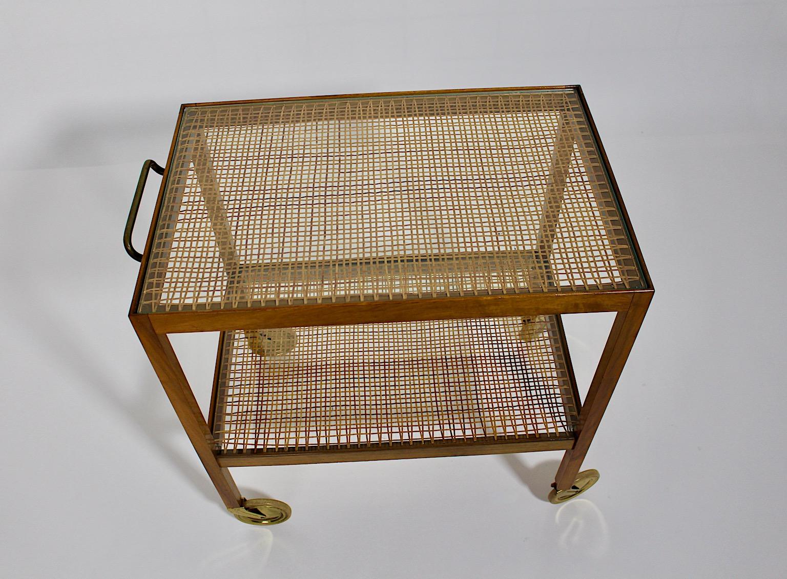 Art Deco vintage bar cart or serving table from walnut and brass, the design is attributed to Julius Jirasek for Werkstätte Hagenauer circa 1935 Vienna.
A fabulous organic bar cart or serving table from walnut in stunning warm color tone with brass