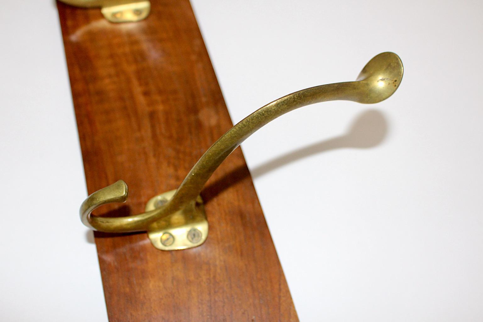 Art Deco Vintage Walnut Brass Coat Rack Style Adolf Loos 1930s Austria In Good Condition For Sale In Vienna, AT