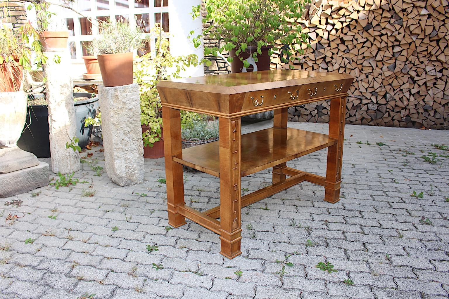 Art of Vintage Vintage Walnut Brass Side Board Console Table Circle Dagobert Peche en vente 10