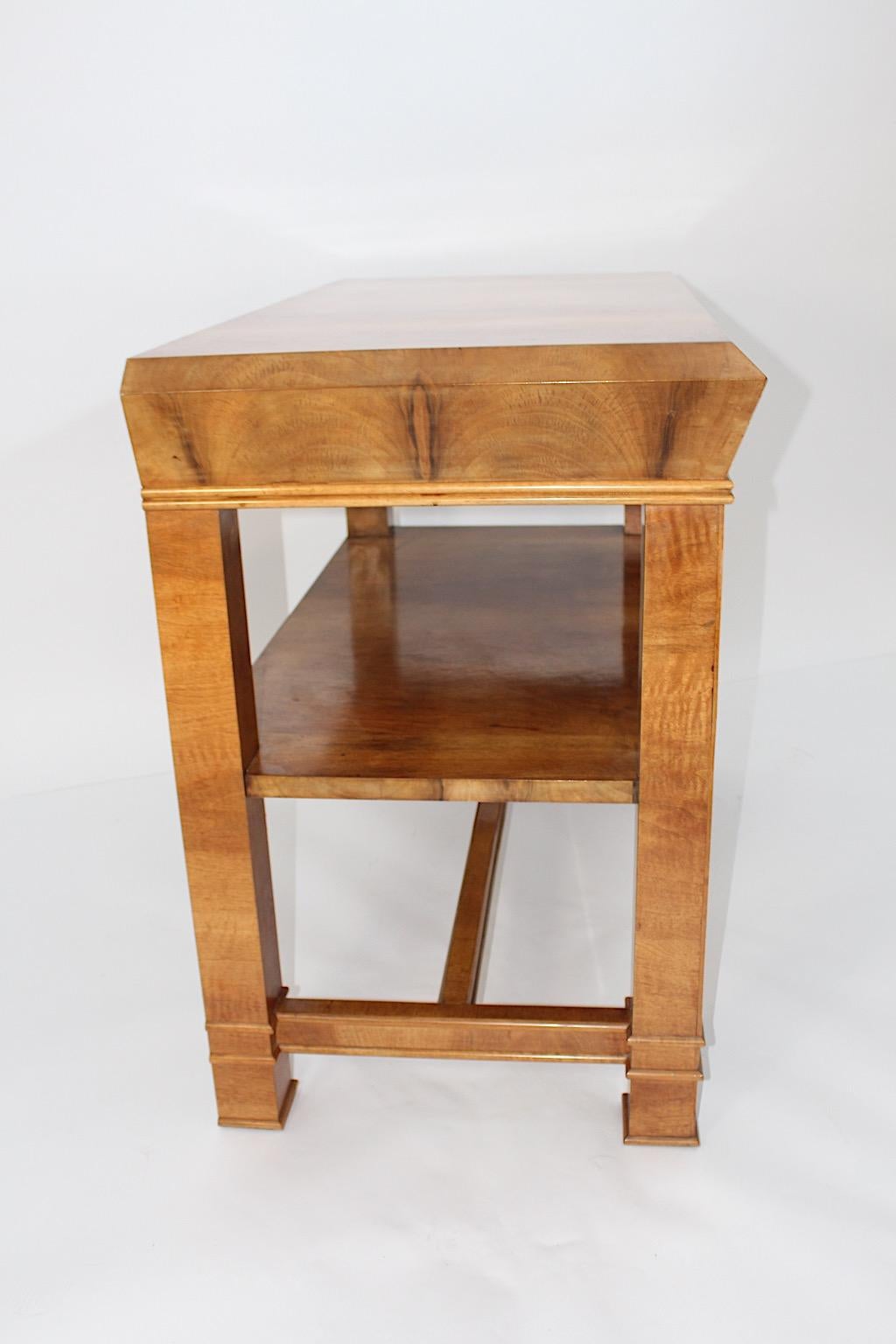 Art of Vintage Vintage Walnut Brass Side Board Console Table Circle Dagobert Peche Bon état - En vente à Vienna, AT