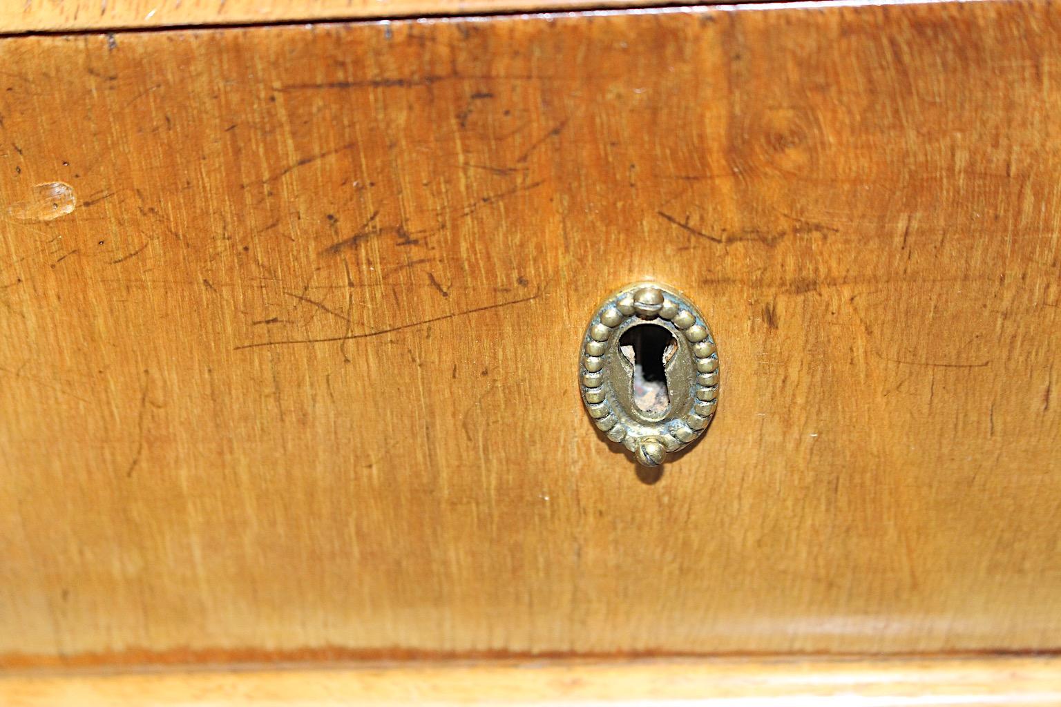 Art of Vintage Vintage Walnut Brass Side Board Console Table Circle Dagobert Peche en vente 1
