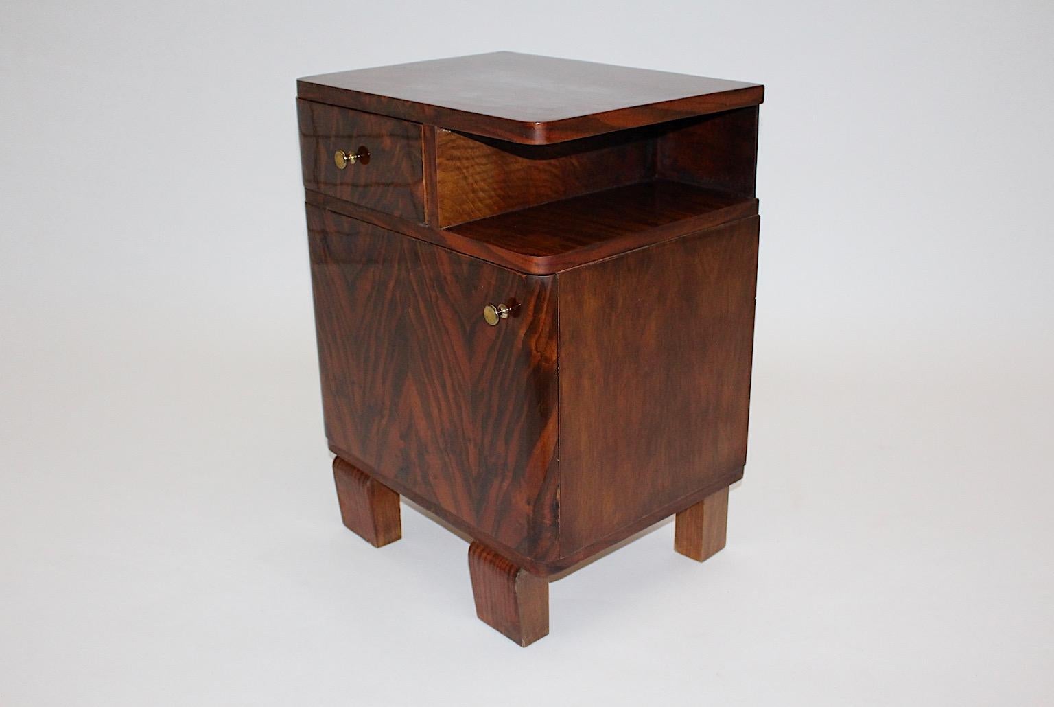 Art Deco Vintage Noce Ottone Solo Comò 1930 Austria In condizioni buone in vendita a Vienna, AT