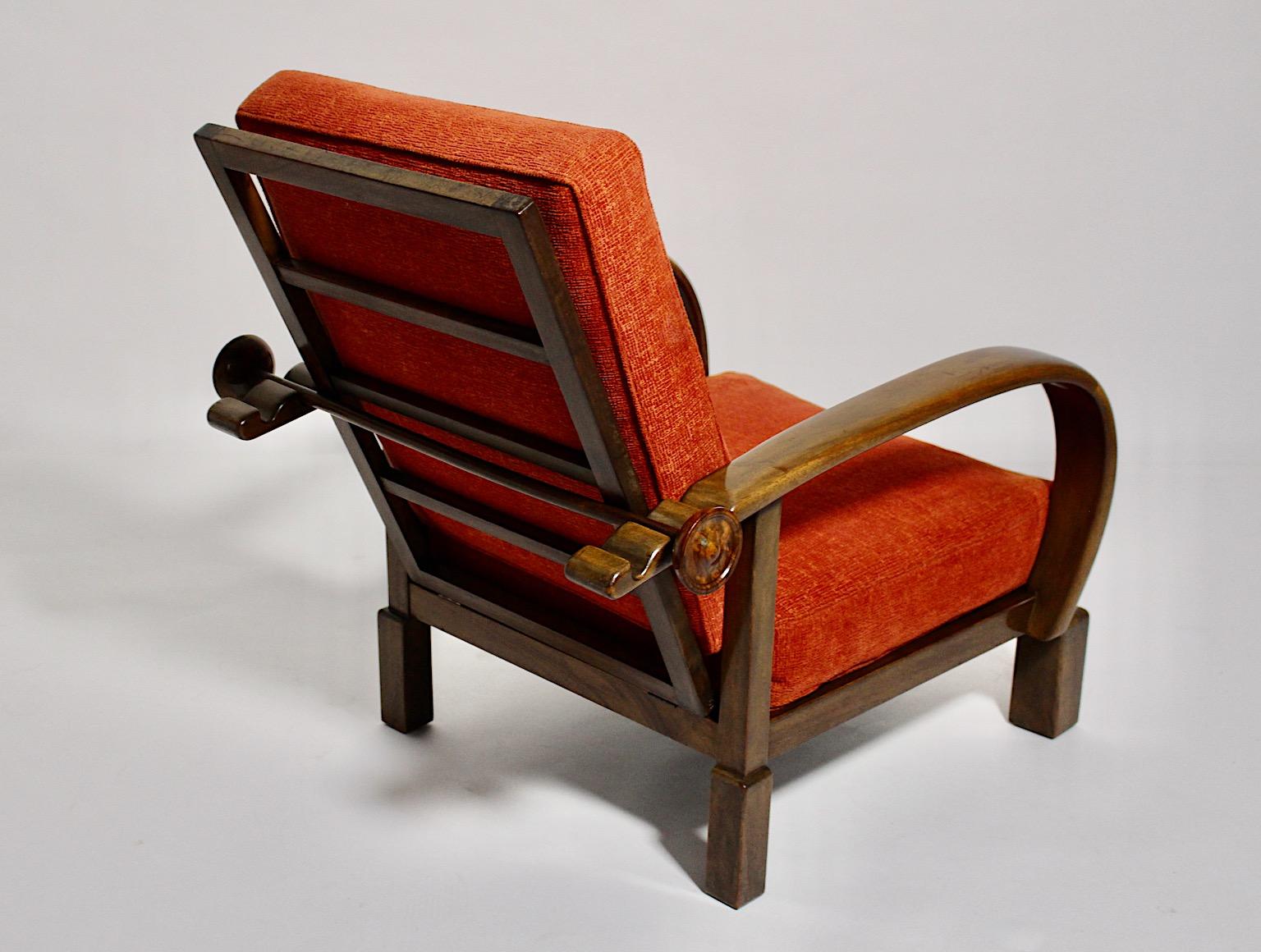 Art Deco Vintage Nussbaum Gebrannte Orange Sessel Lounge Chair um 1925 Österreich (Frühes 20. Jahrhundert) im Angebot