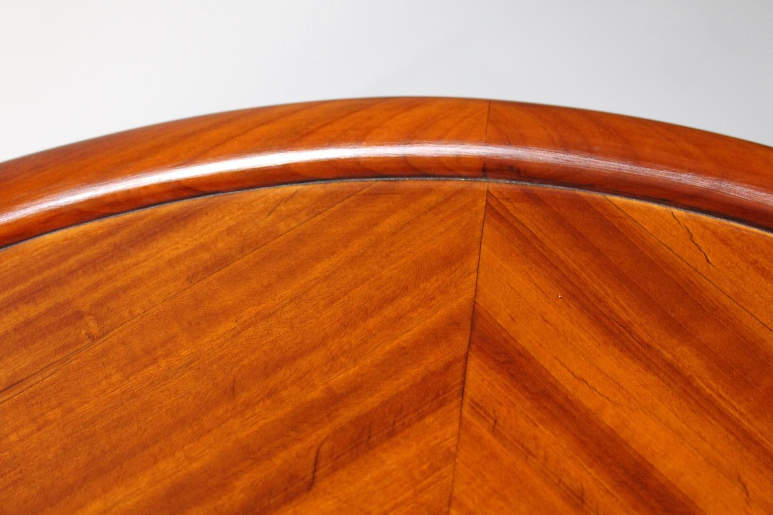 Art Deco Vintage Walnut Circular Coffee Table Side Table 1930s Vienna For Sale 4