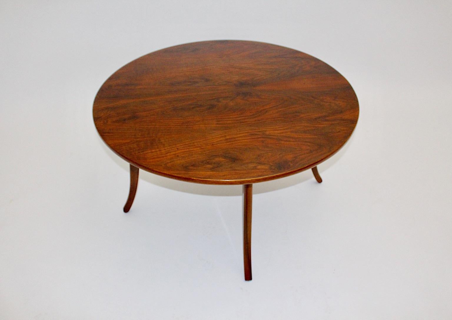 Art of Vintage Vintage Walnut Circular Coffee Table Sofa Table Circle Josef Frank 1927 en vente 4