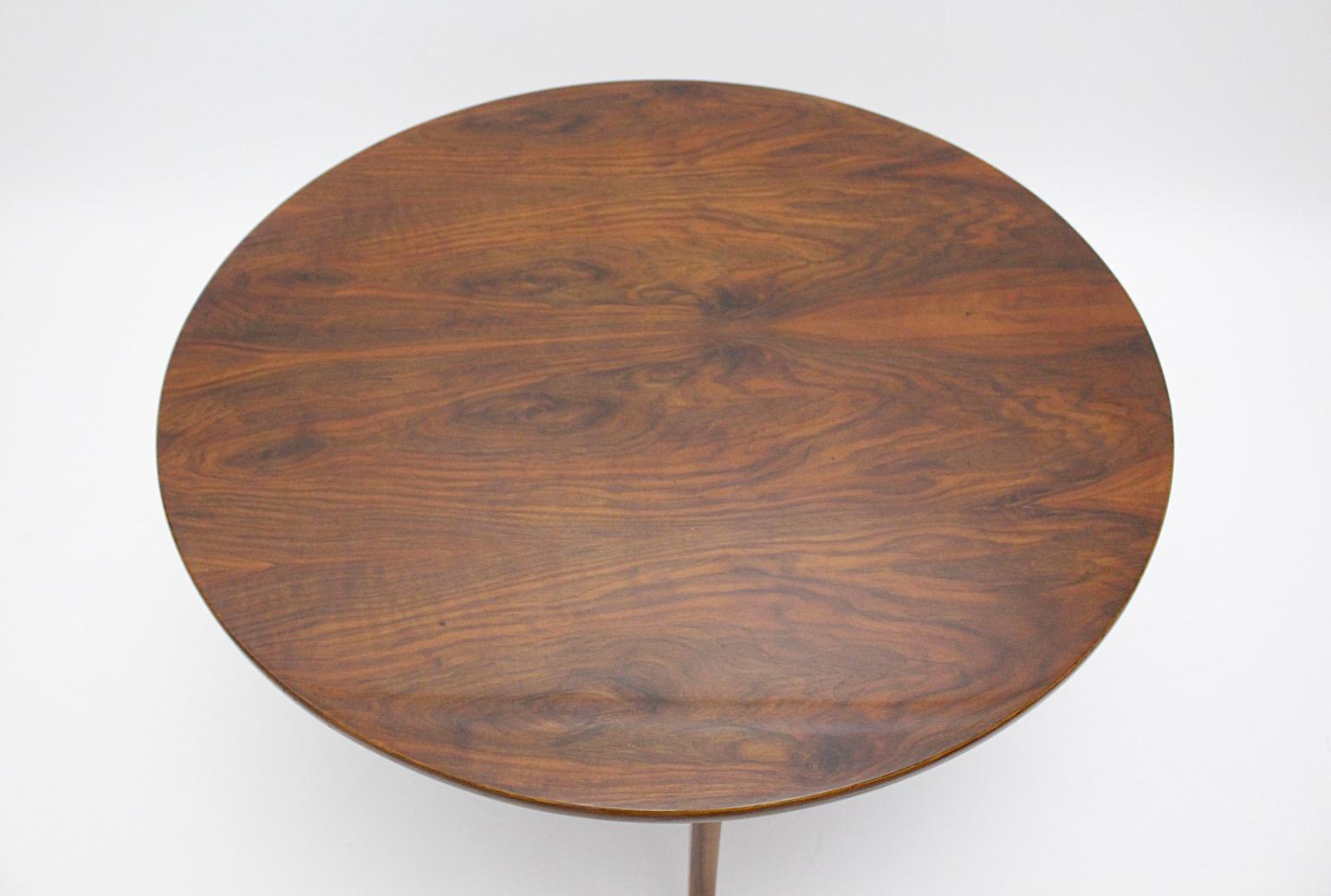 Placage Art of Vintage Vintage Walnut Circular Coffee Table Sofa Table Circle Josef Frank 1927 en vente