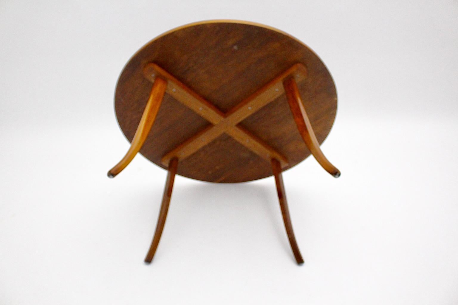 Art of Vintage Vintage Walnut Circular Coffee Table Sofa Table Circle Josef Frank 1927 en vente 1