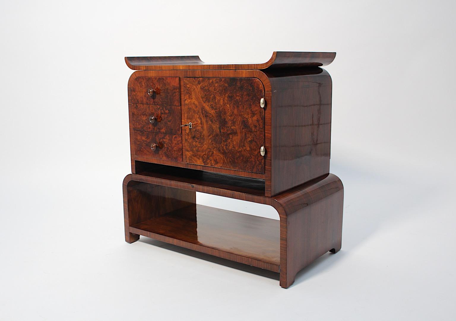 Placage Table d'appoint ou coffre autoportant Art Déco Lajos Kozma des années 1920 en vente